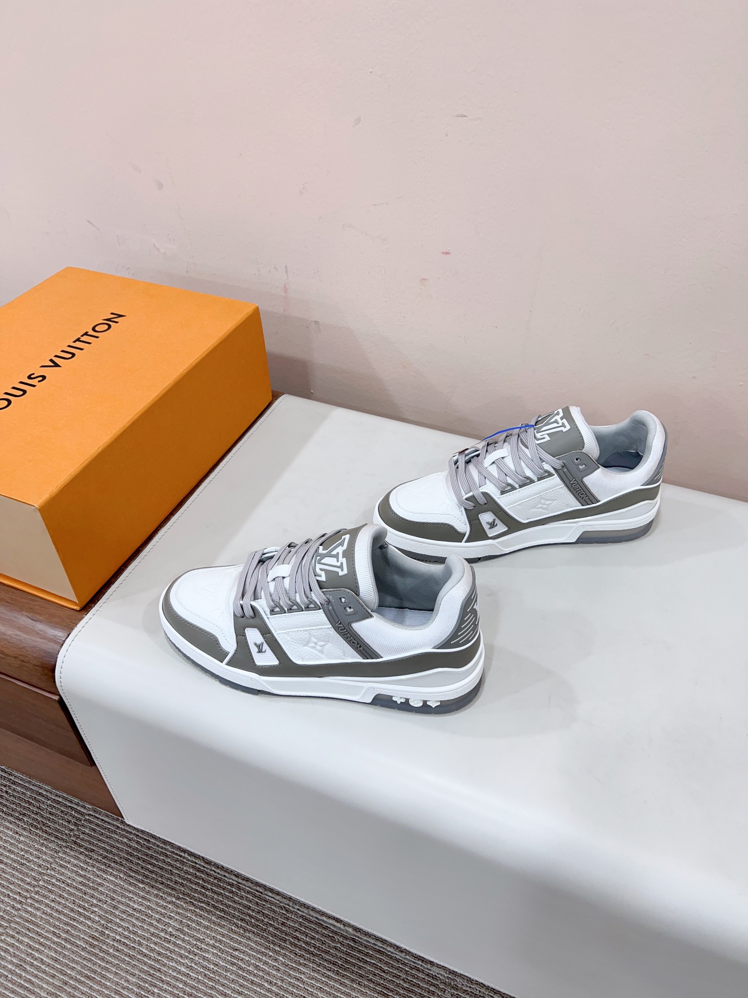 Louis Vuitton Male Sneakers M-l