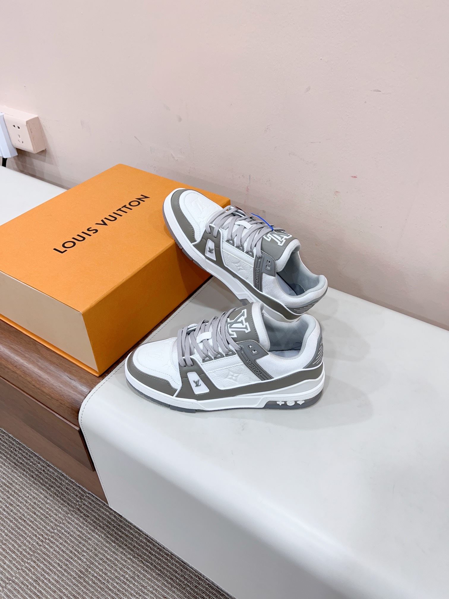 Louis Vuitton Male Sneakers M-l