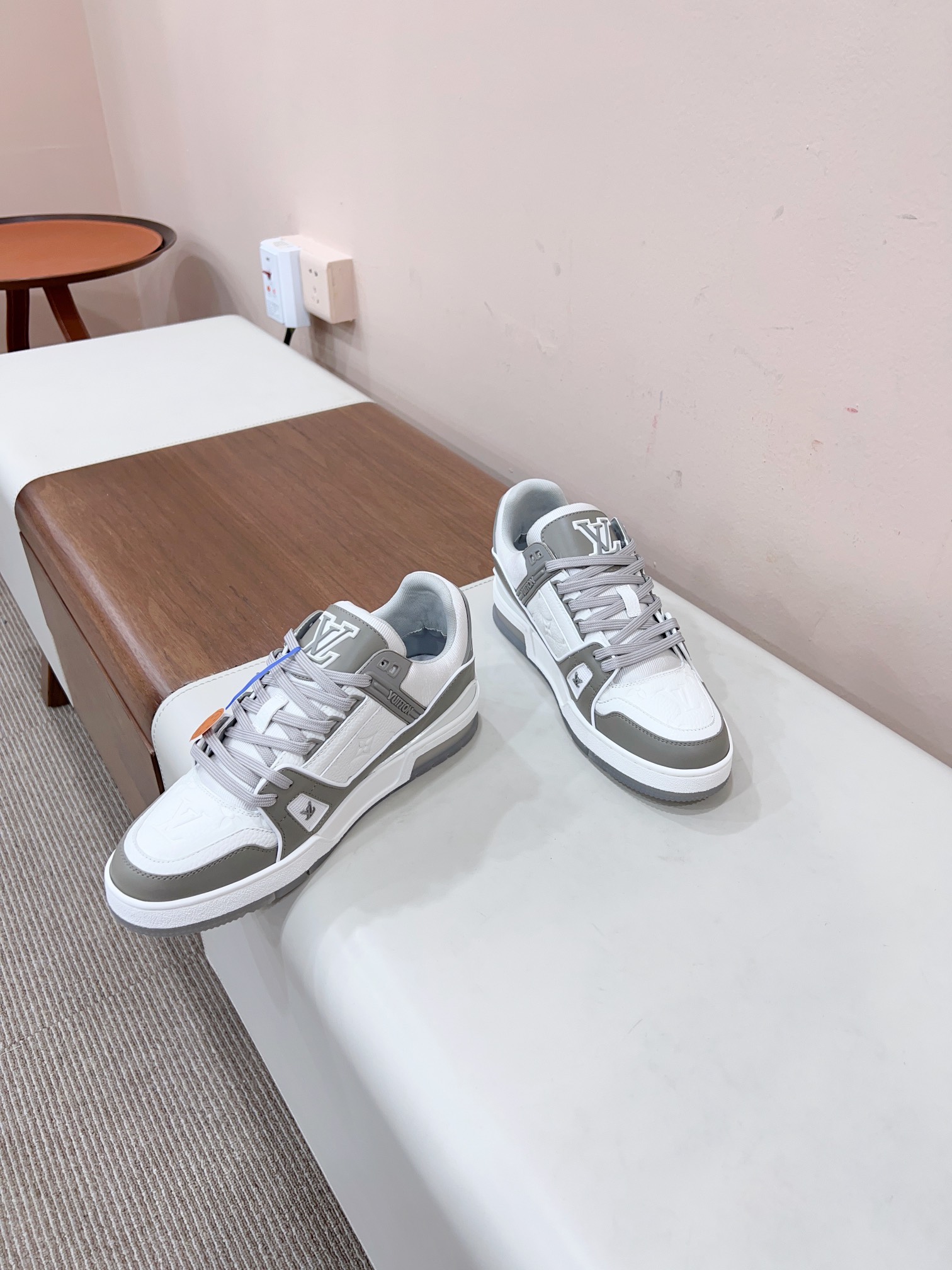 Louis Vuitton Male Sneakers M-l