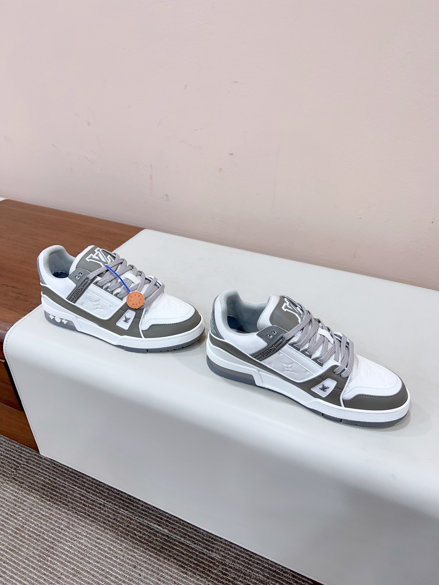 Louis Vuitton Male Sneakers M-l