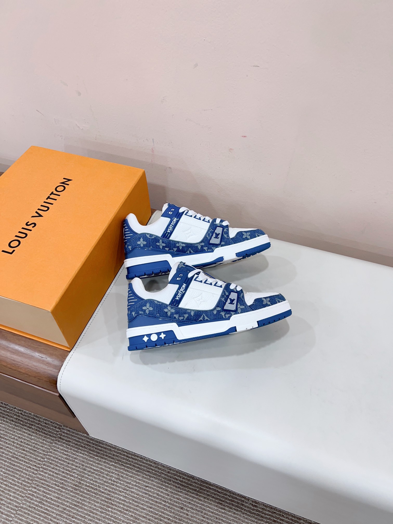 Louis Vuitton Male Sneakers M-l