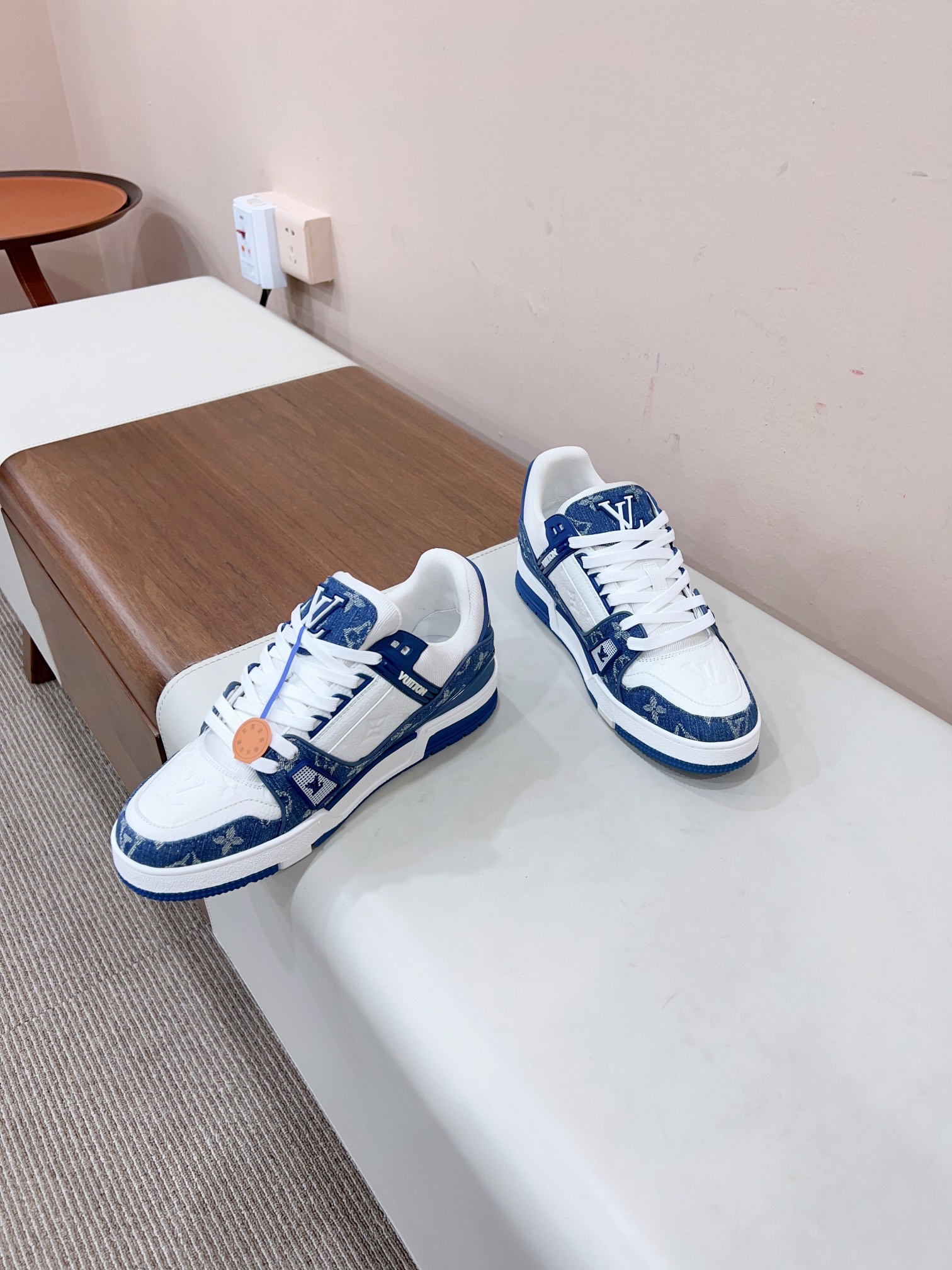 Louis Vuitton Male Sneakers M-l