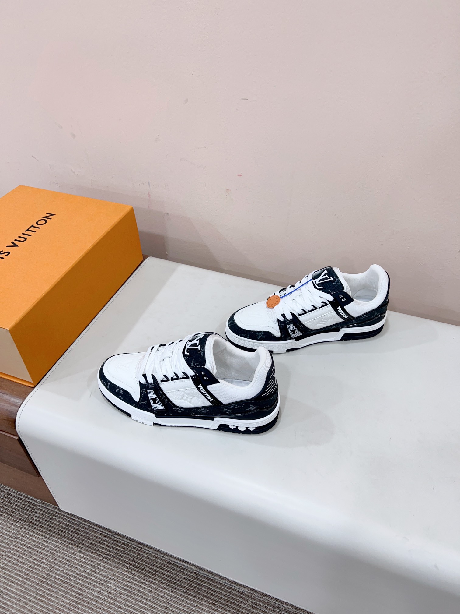 Louis Vuitton Male Sneakers M-l