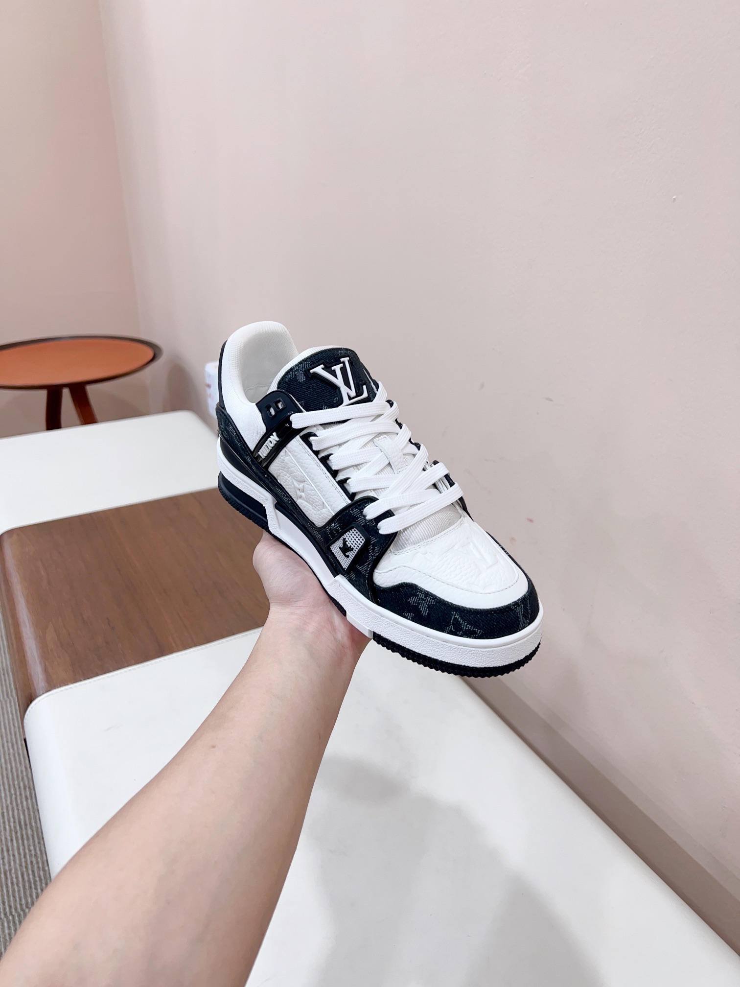 Louis Vuitton Male Sneakers M-l