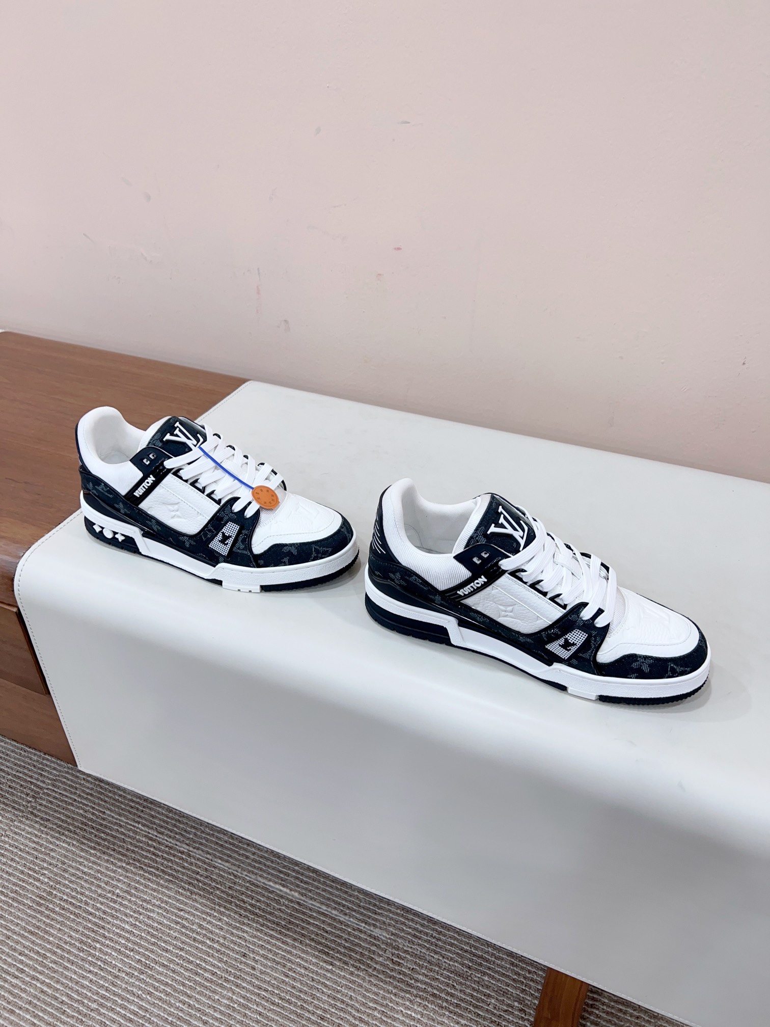 Louis Vuitton Male Sneakers M-l