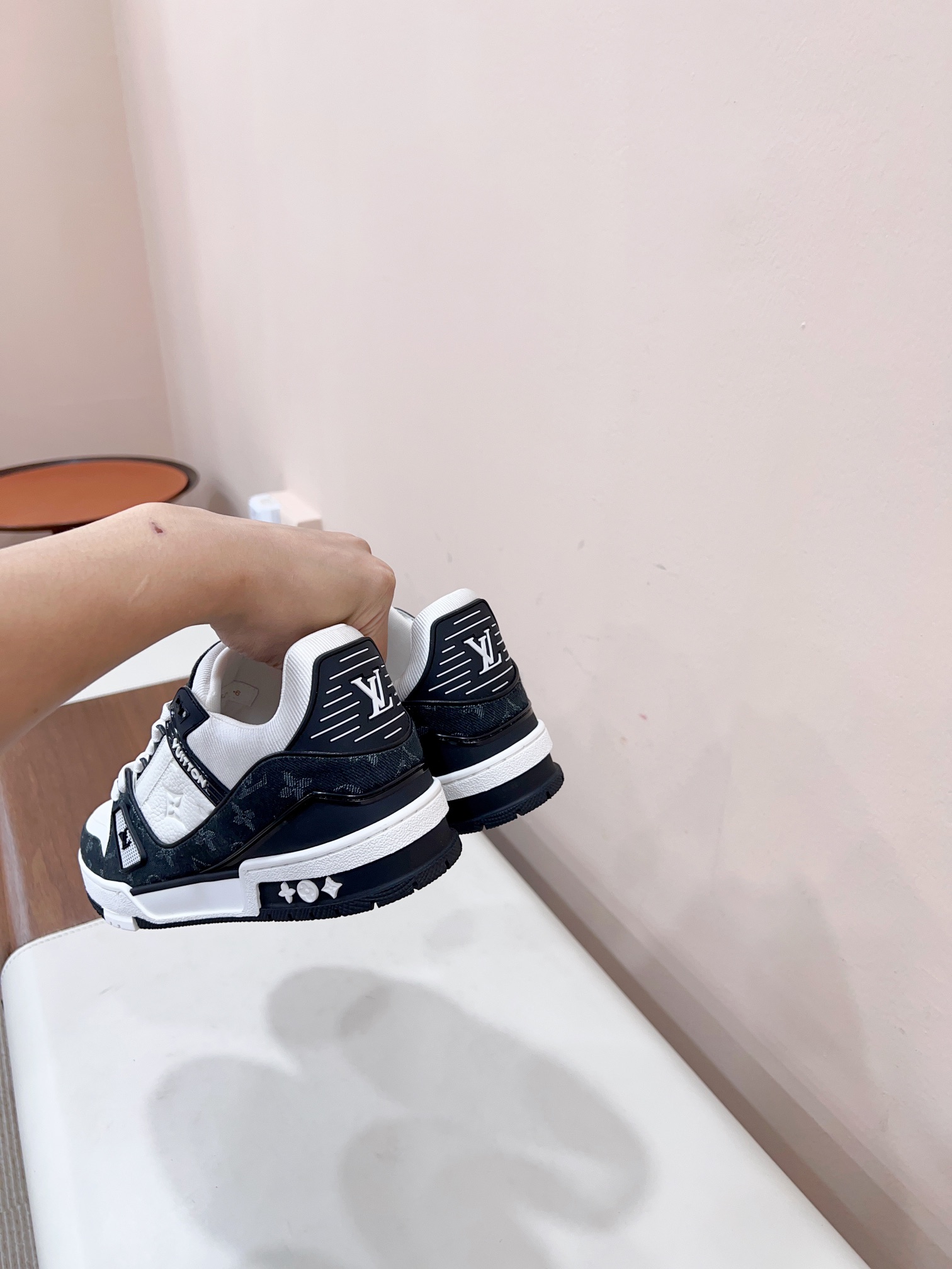 Louis Vuitton Male Sneakers M-l