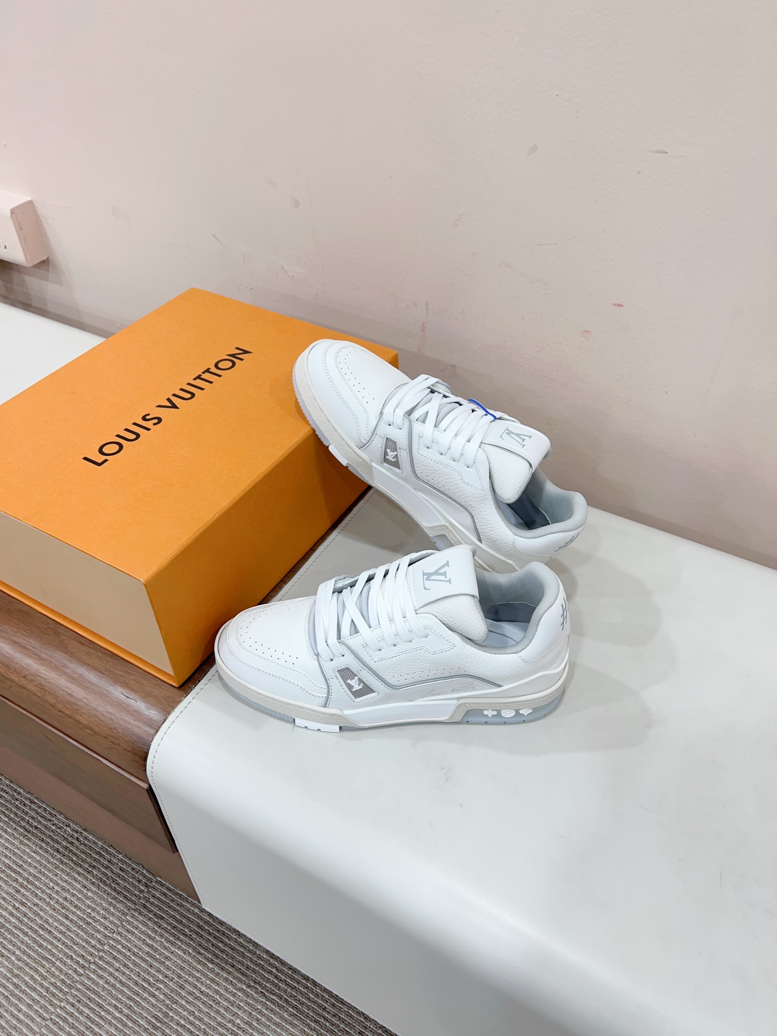 Louis Vuitton Male Sneakers M-l