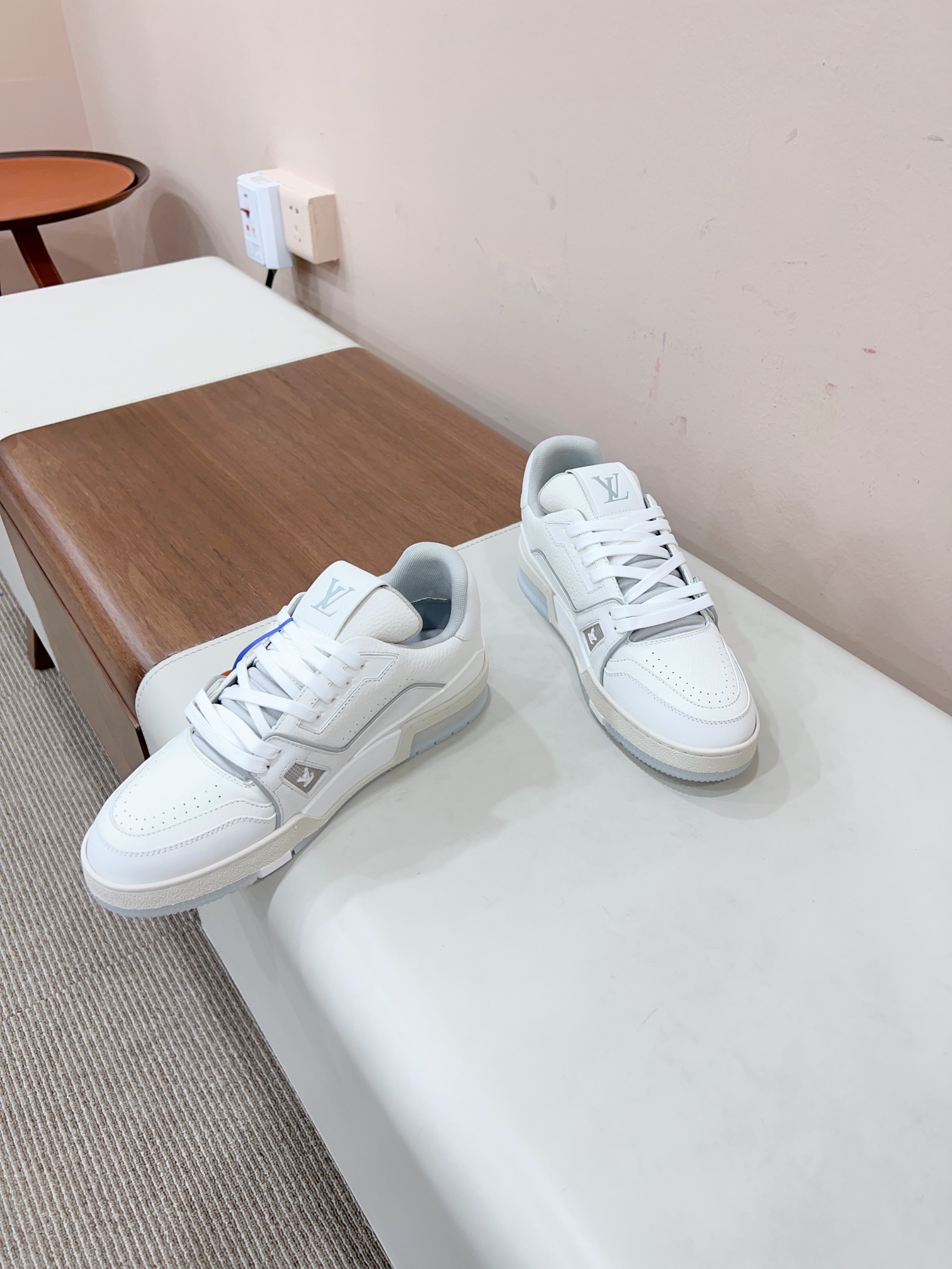 Louis Vuitton Male Sneakers M-l