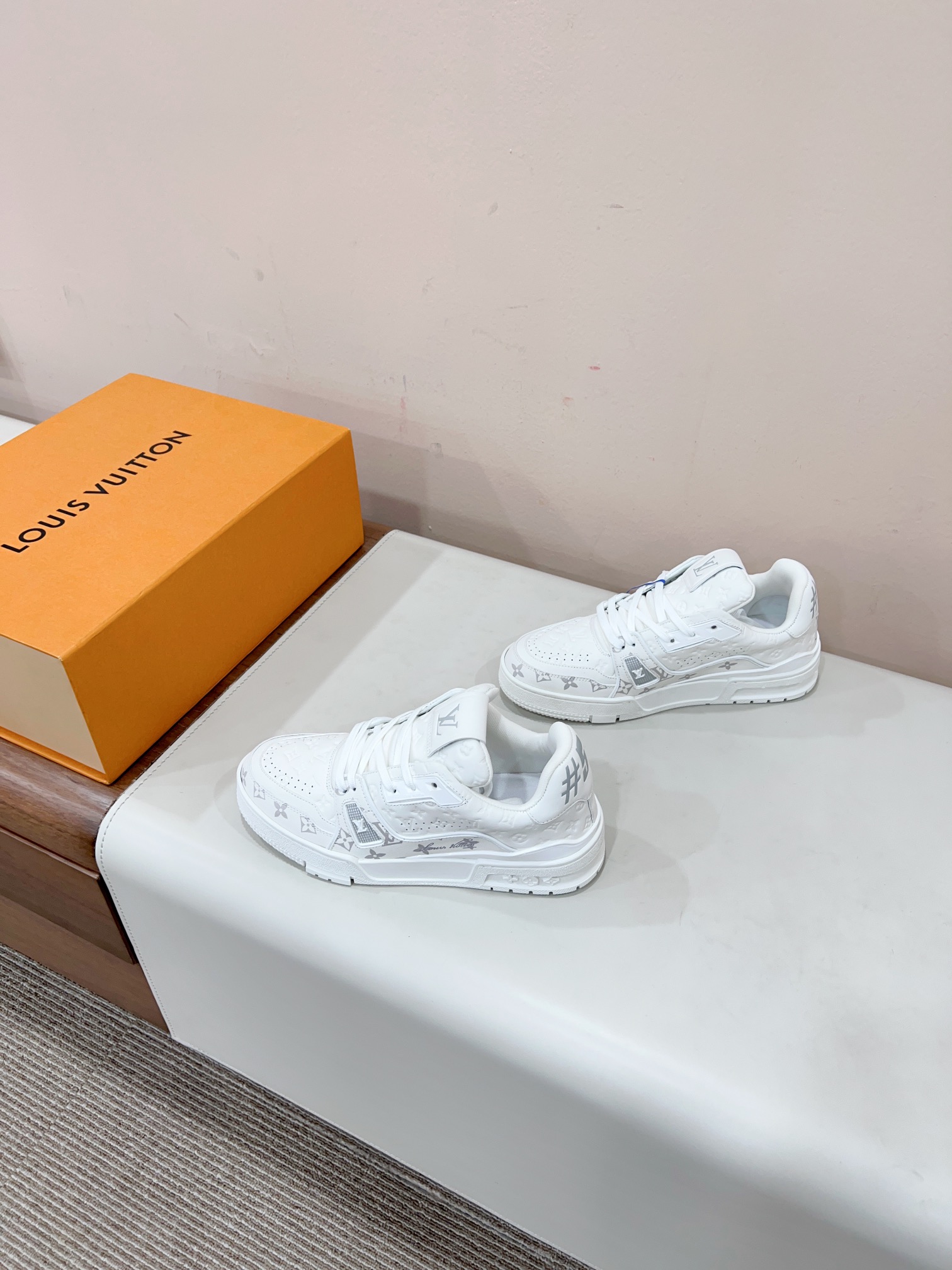 Louis Vuitton Male Sneakers M-l