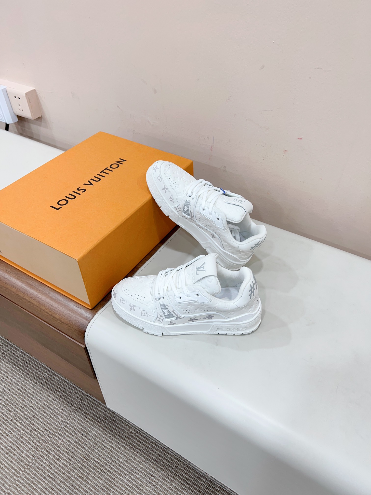 Louis Vuitton Male Sneakers M-l