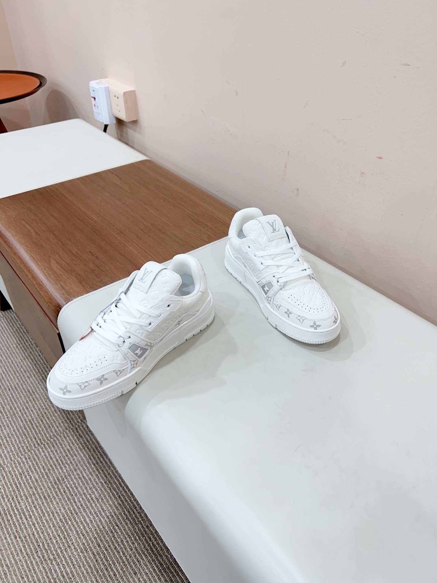 Louis Vuitton Male Sneakers M-l