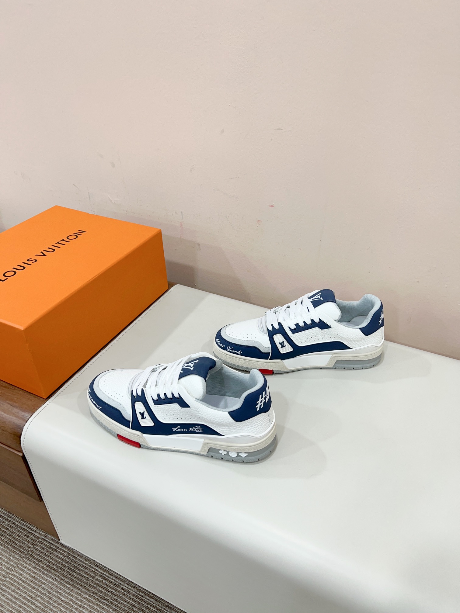 Louis Vuitton Male Sneakers M-l