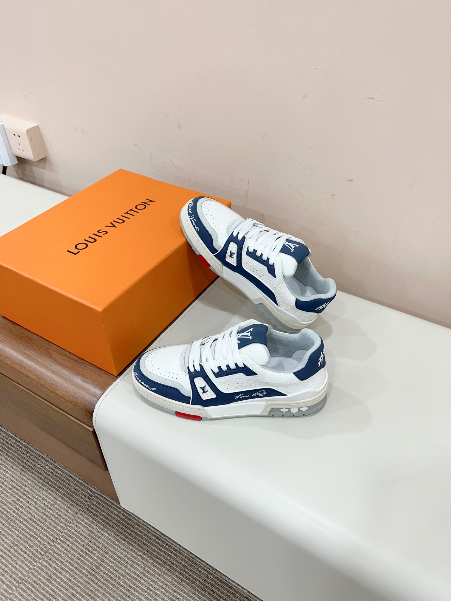 Louis Vuitton Male Sneakers M-l