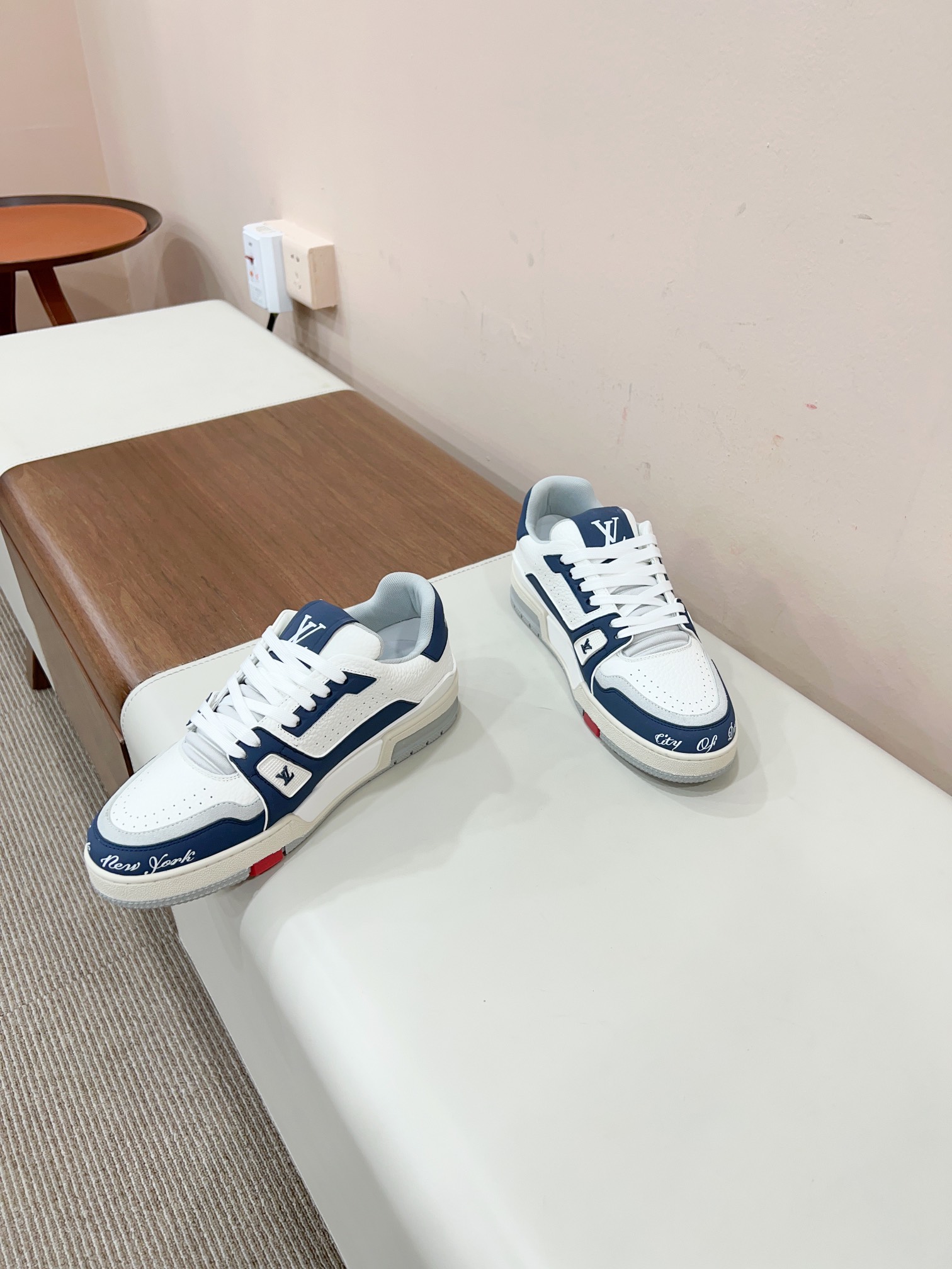 Louis Vuitton Male Sneakers M-l