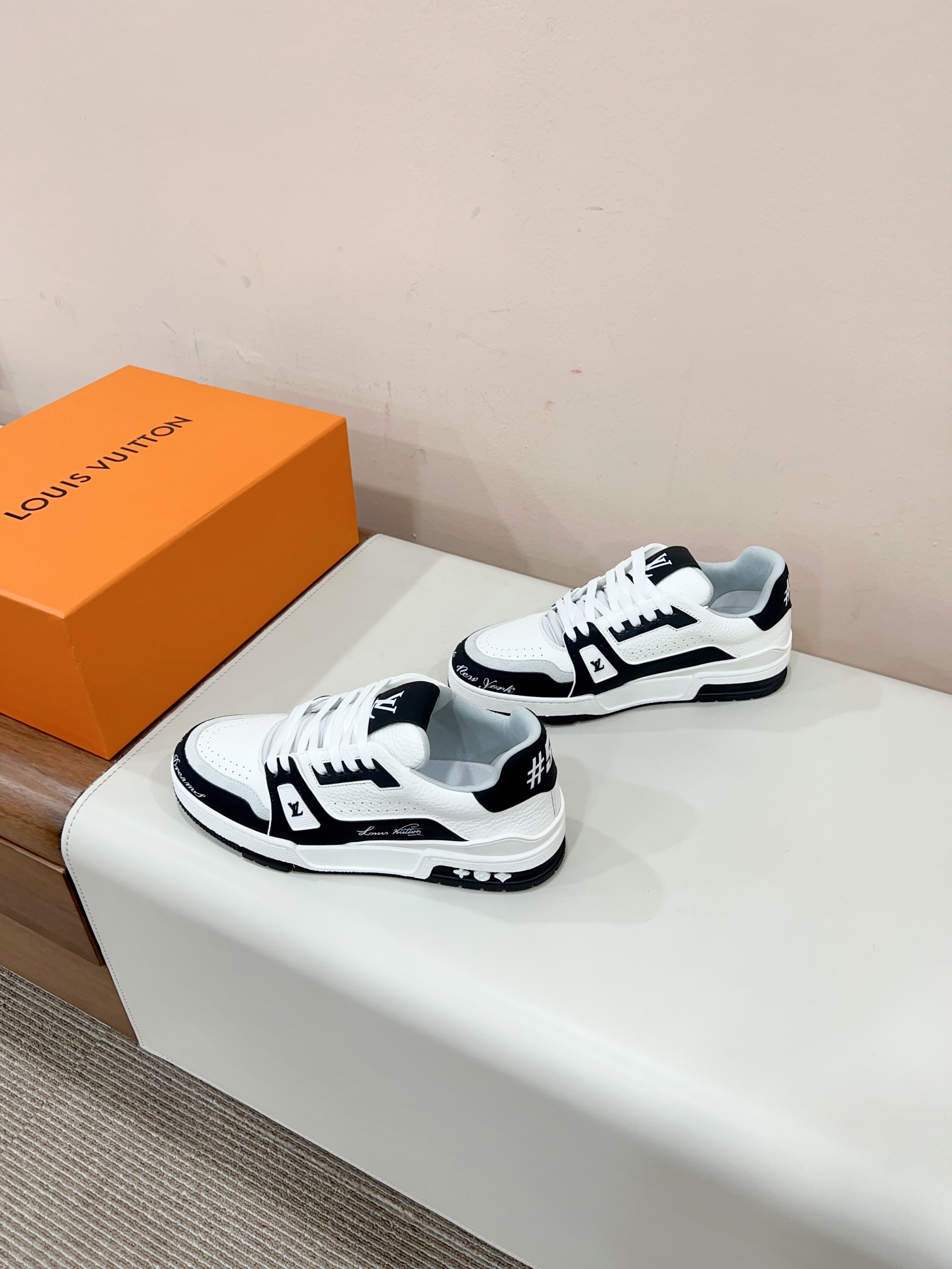 Louis Vuitton Male Sneakers M-l