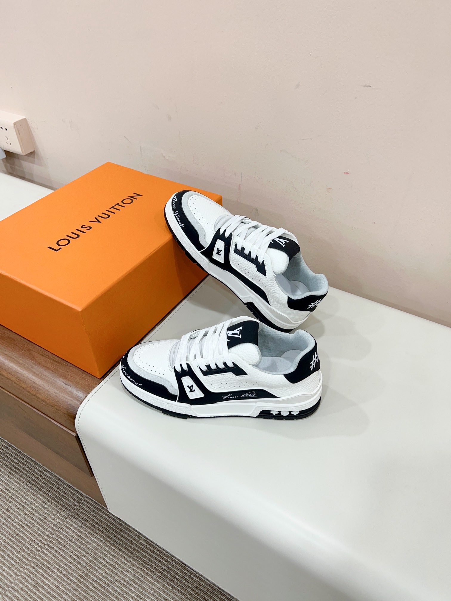 Louis Vuitton Male Sneakers M-l