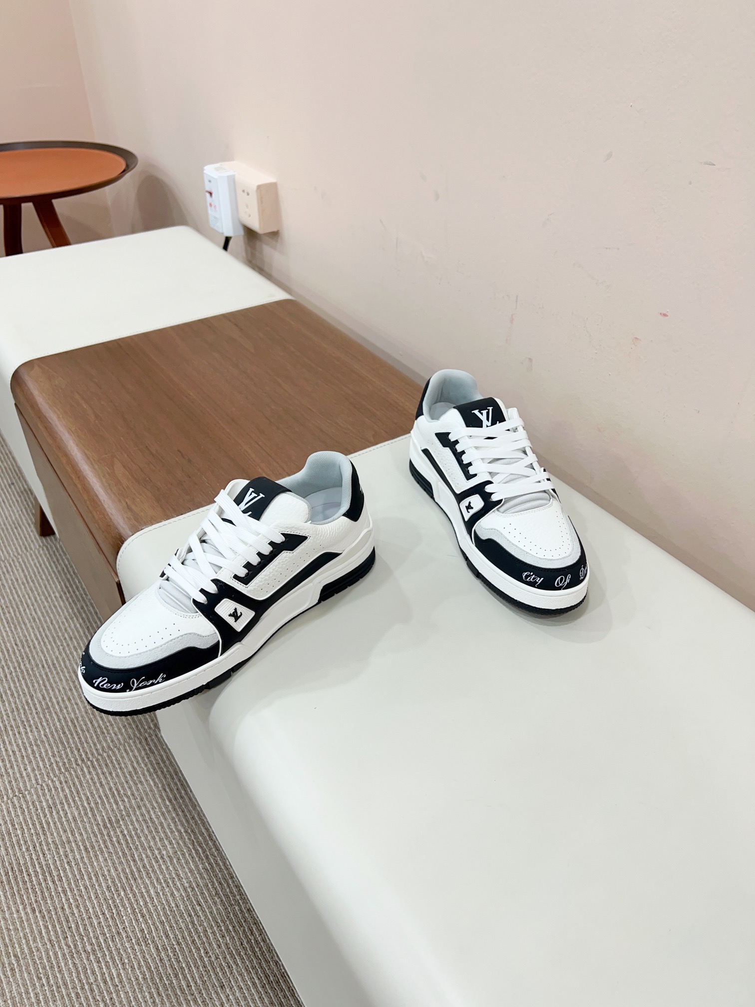 Louis Vuitton Male Sneakers M-l