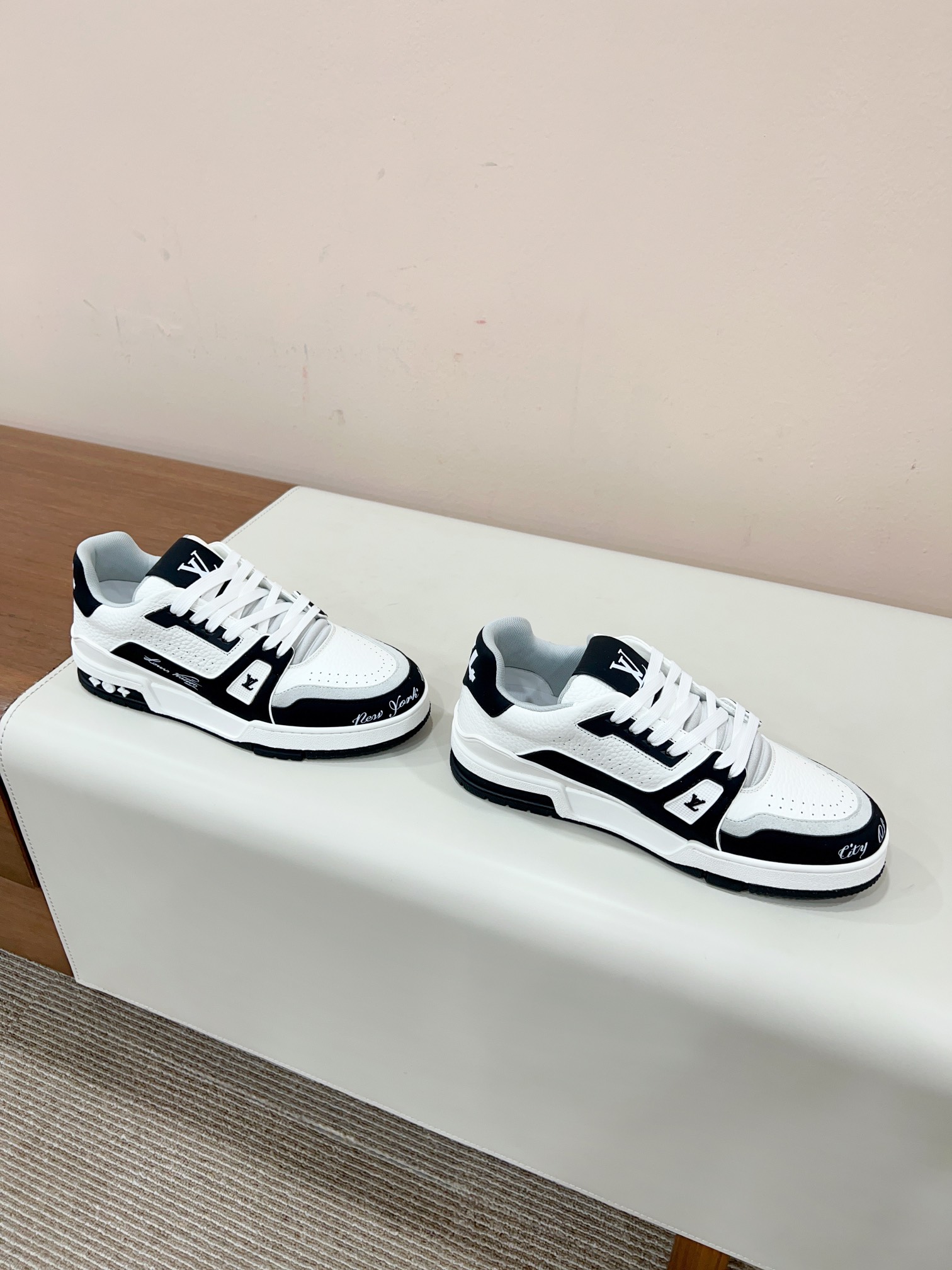 Louis Vuitton Male Sneakers M-l