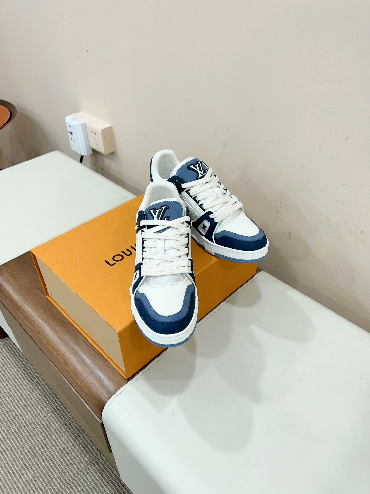 Louis Vuitton Male Sneakers M-l