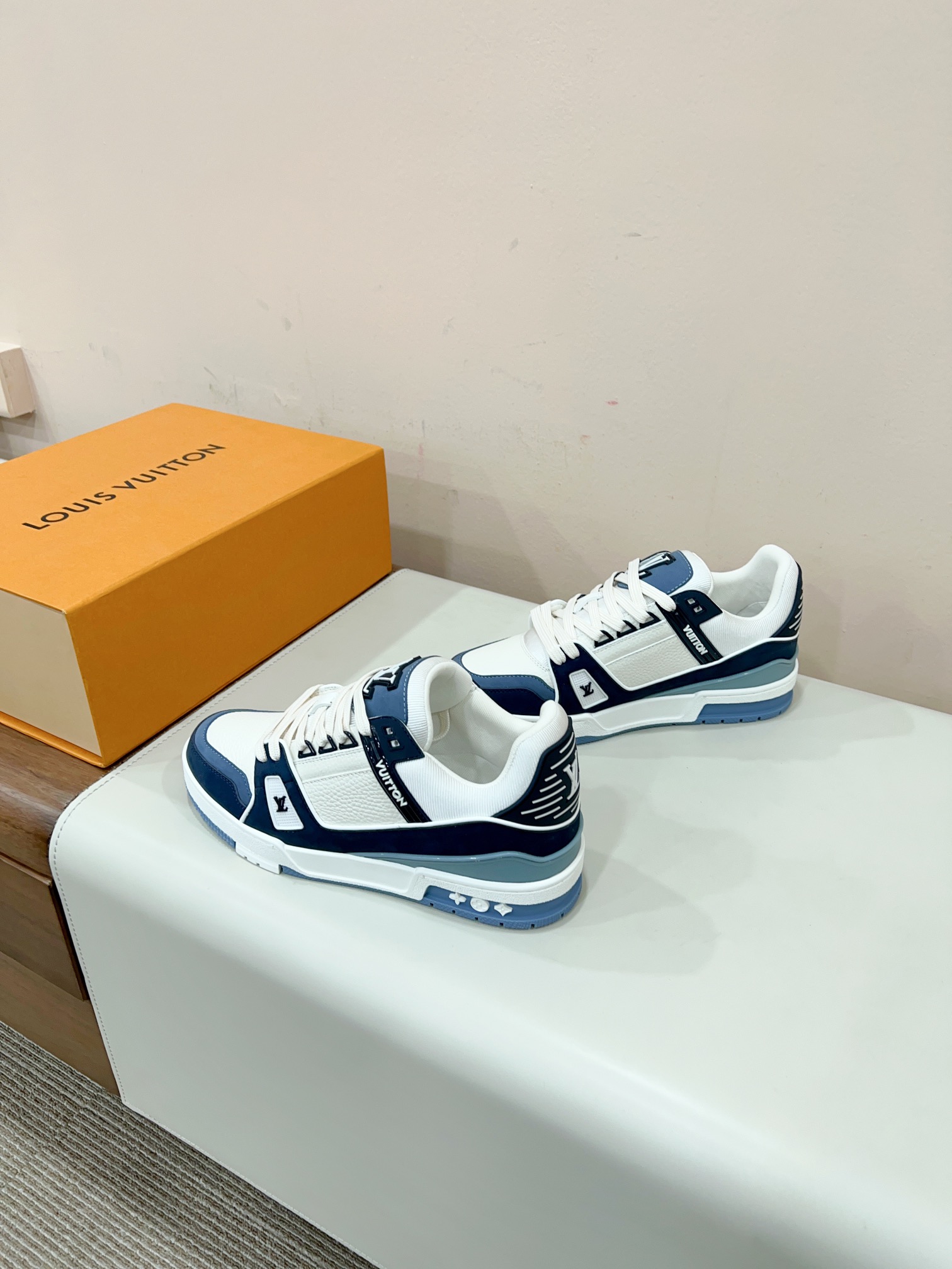 Louis Vuitton Male Sneakers M-l