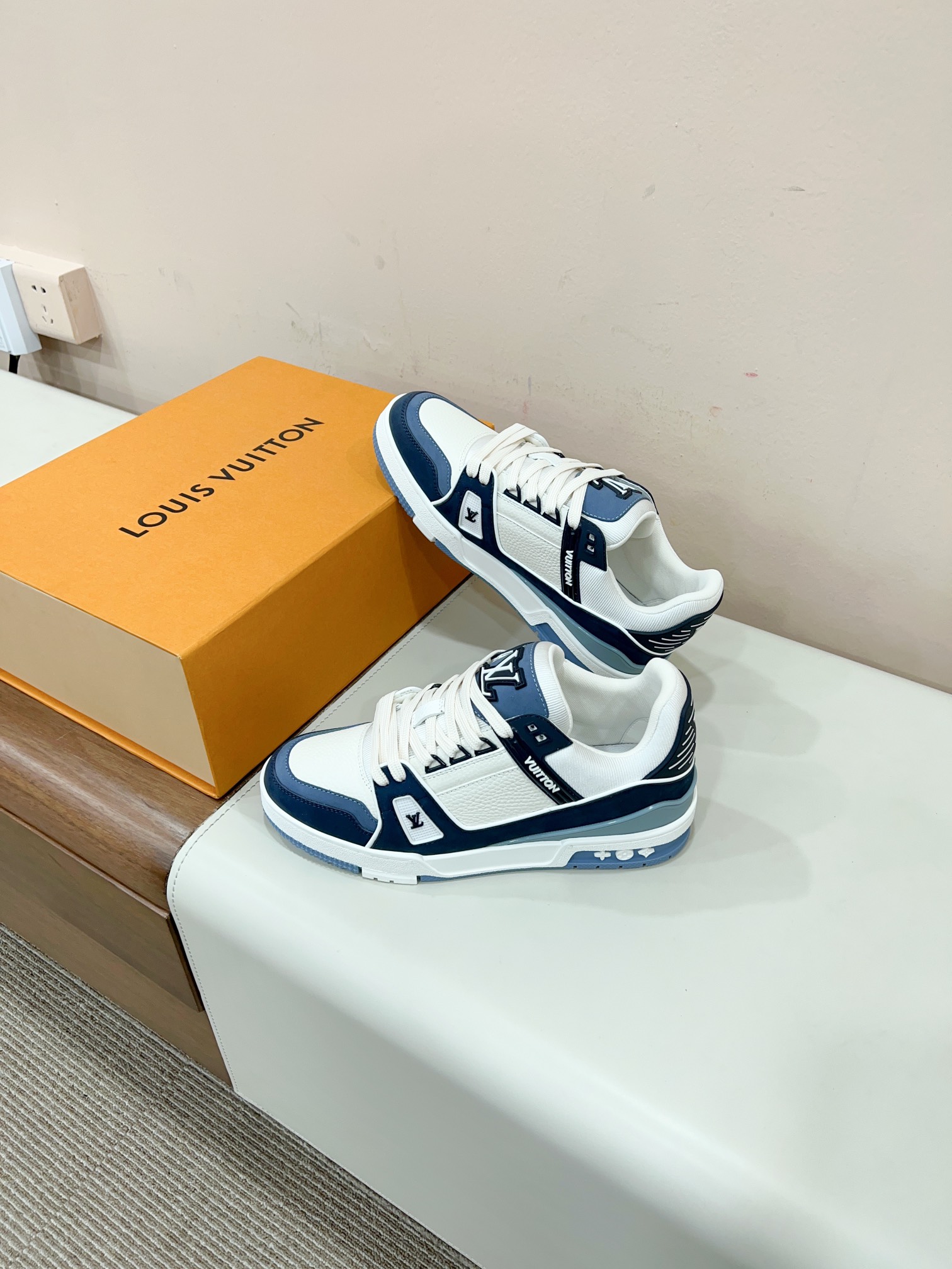 Louis Vuitton Male Sneakers M-l
