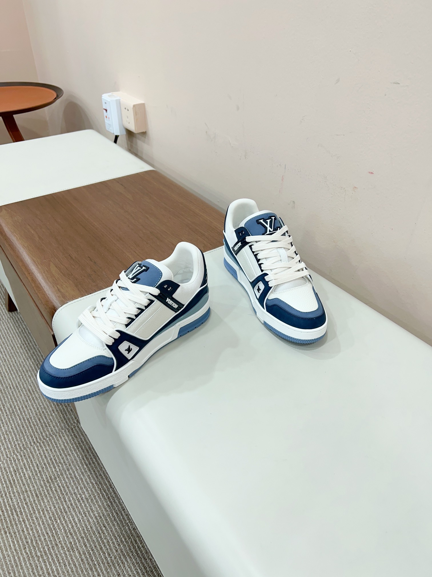 Louis Vuitton Male Sneakers M-l