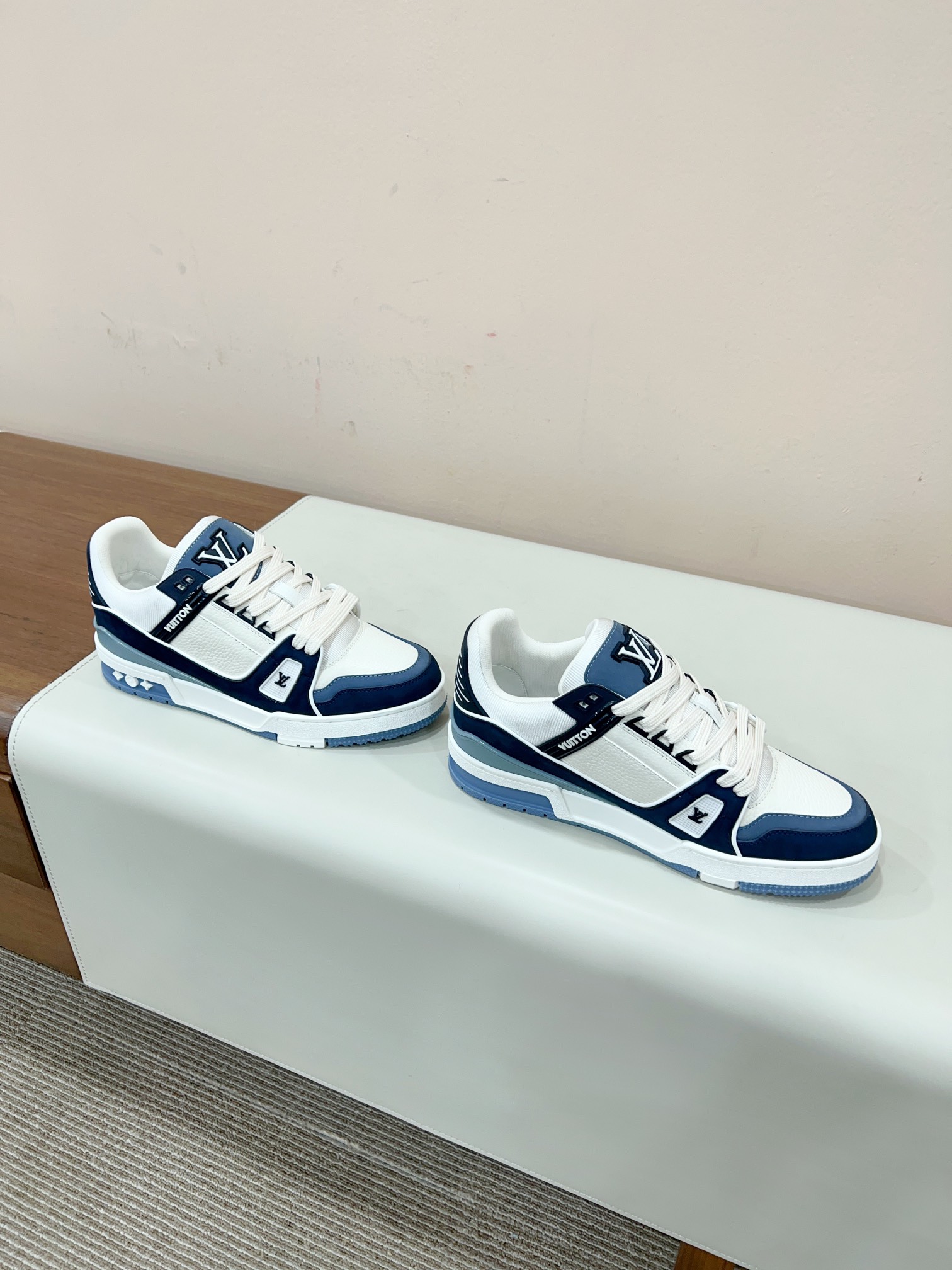 Louis Vuitton Male Sneakers M-l