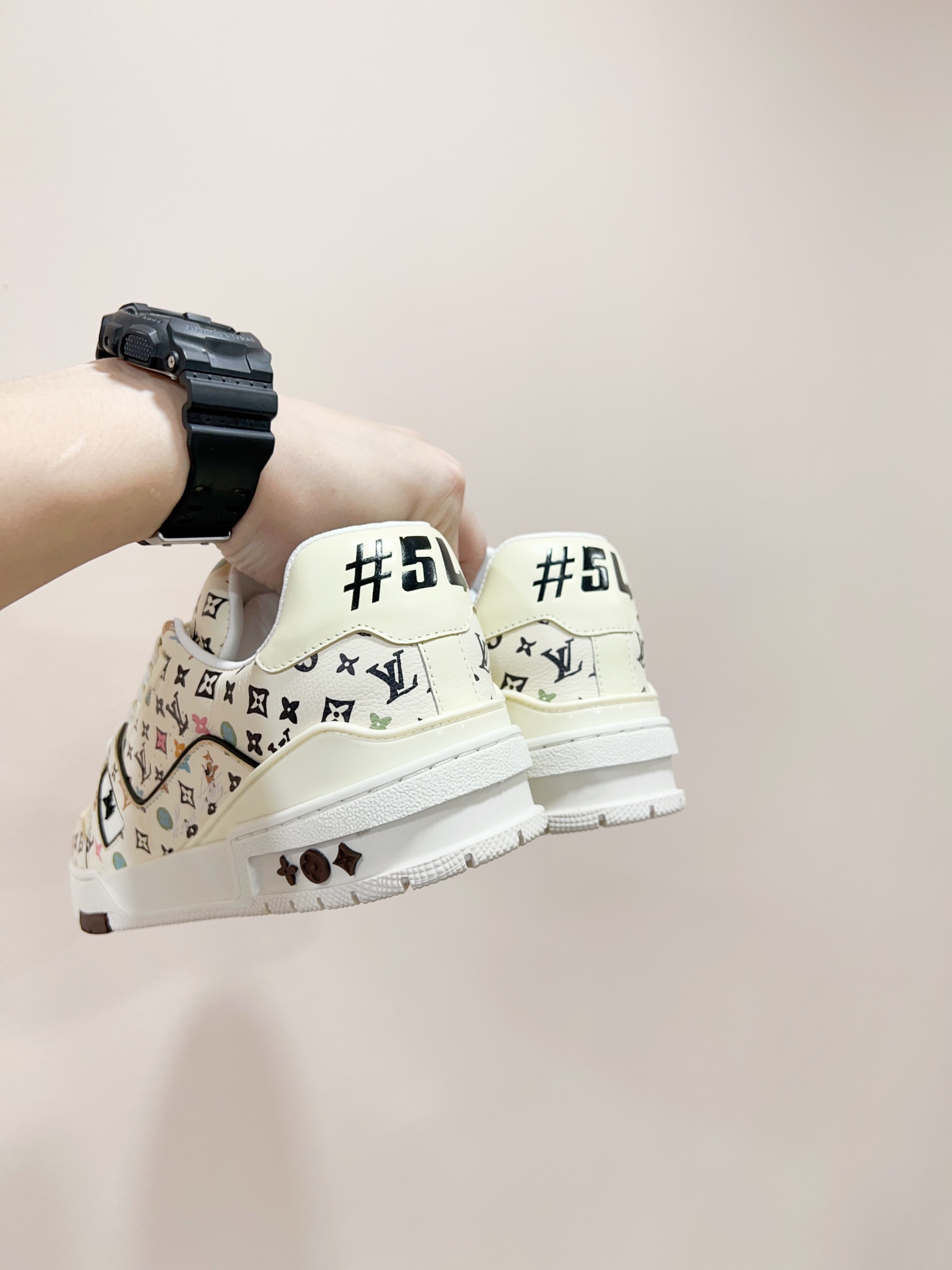 Louis Vuitton Male Sneakers M-l