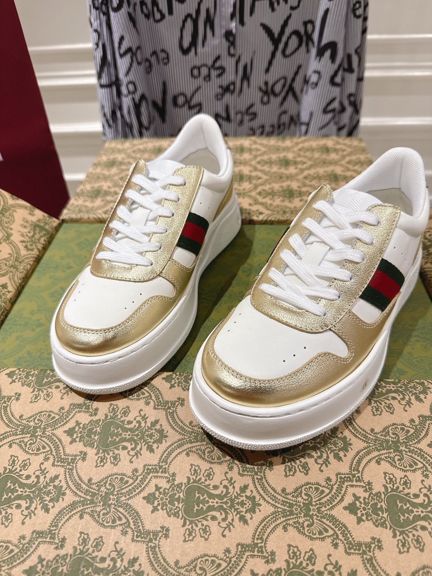 Gucci Female Board Shoes M-l-s