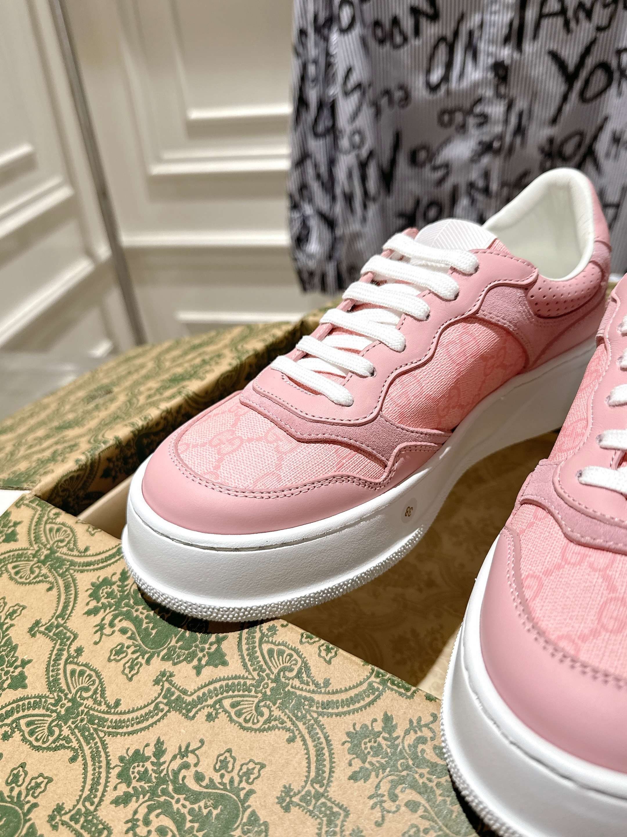 Gucci Female Board Shoes M-l-s