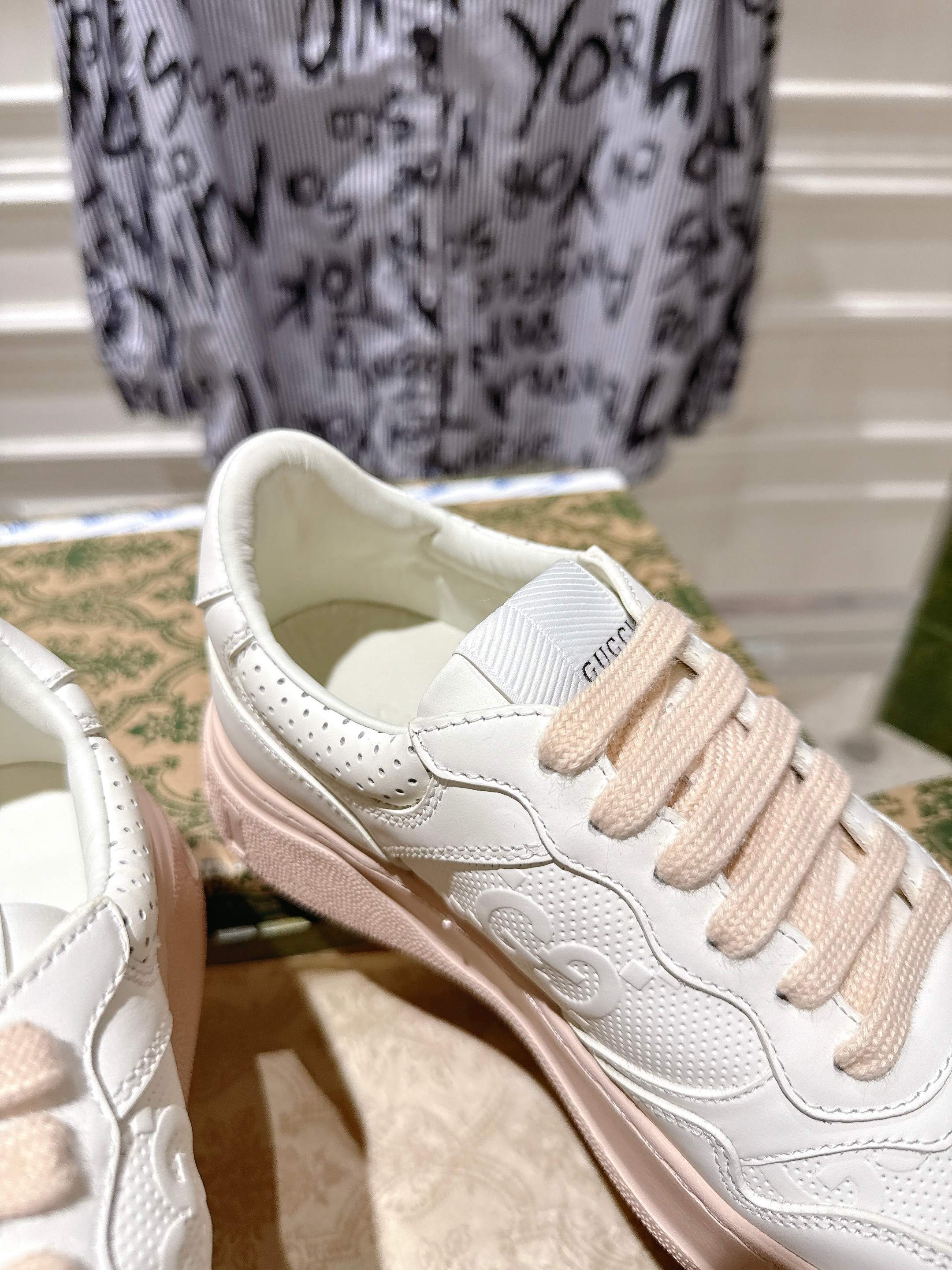 Gucci Female Board Shoes M-l-s