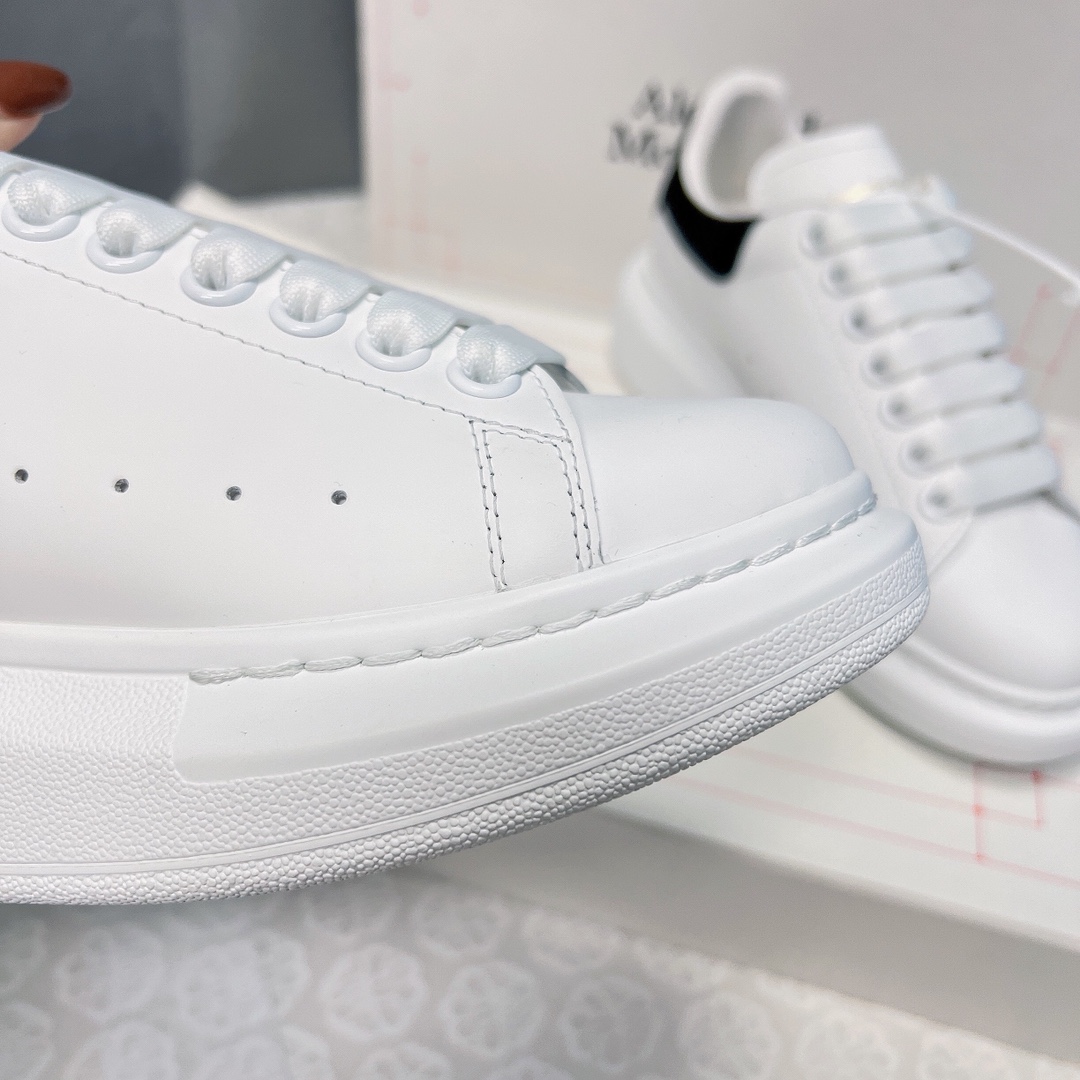 Alexander Mcqueen Male Sneakers M-l-s