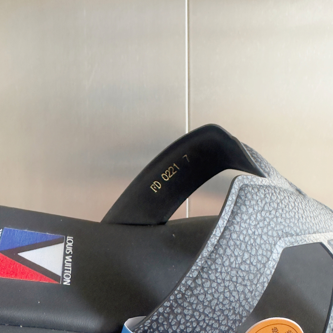 Louis Vuitton Male Sandals M-l-s