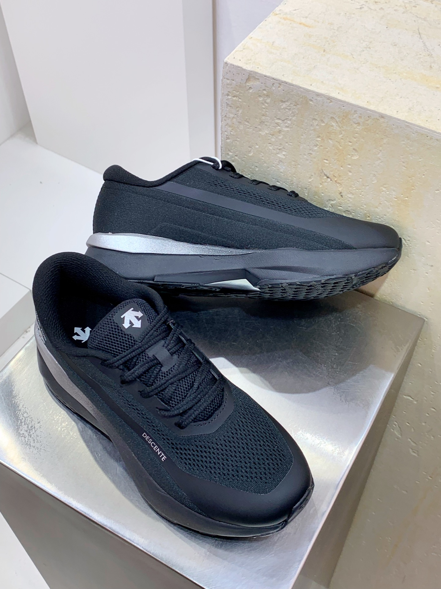 Descente Male Running Shoes Breathable M-l-s