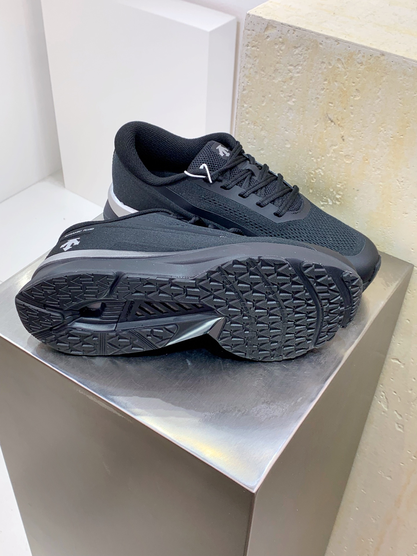 Descente Male Running Shoes Breathable M-l-s