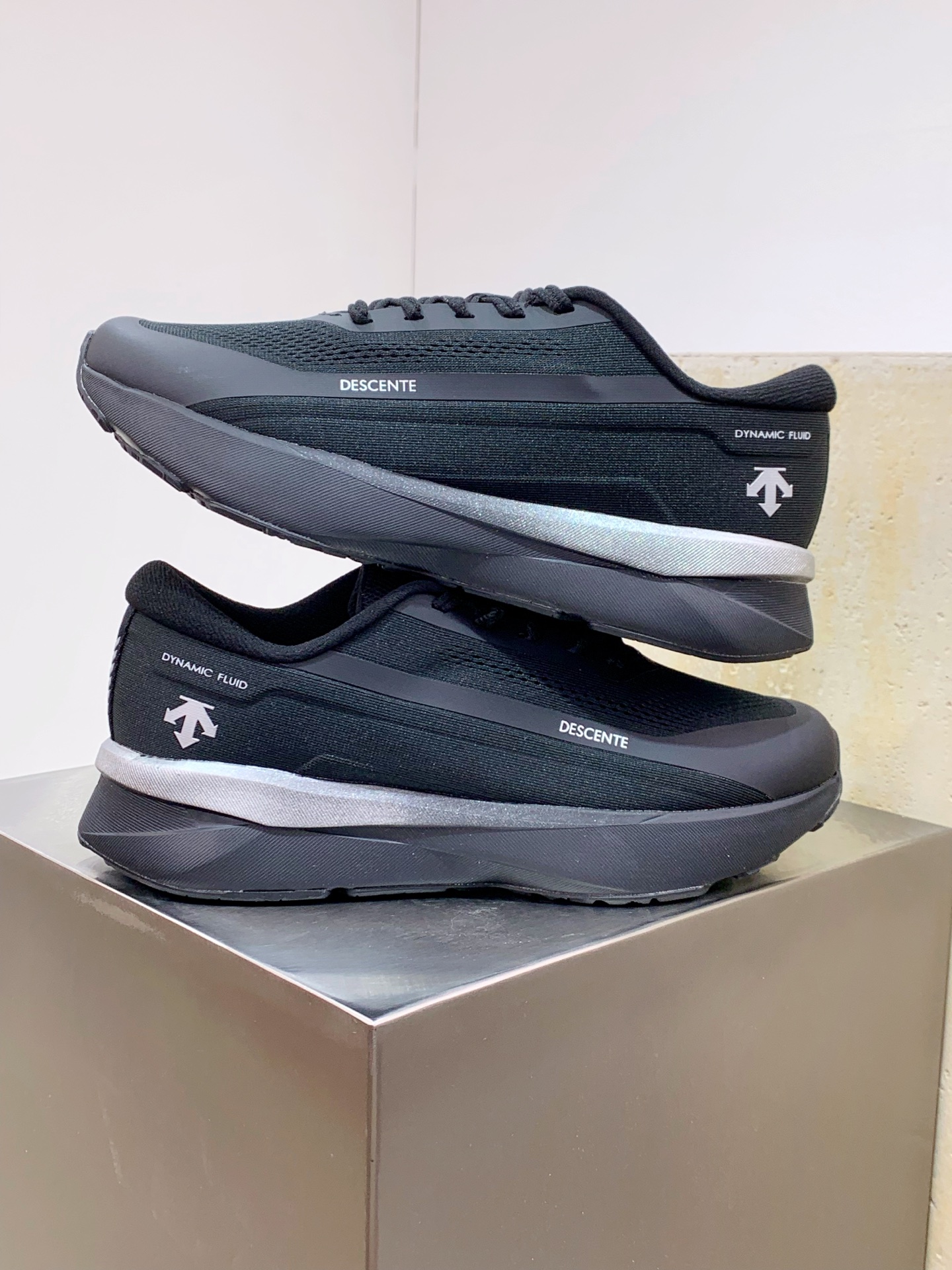 Descente Male Running Shoes Breathable M-l-s