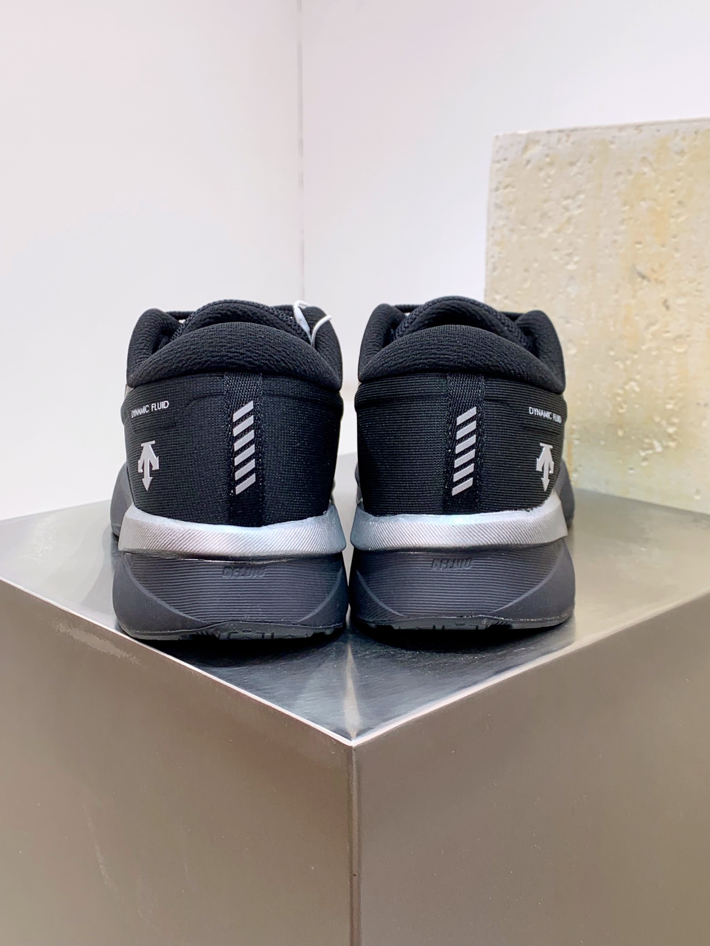 Descente Male Running Shoes Breathable M-l-s