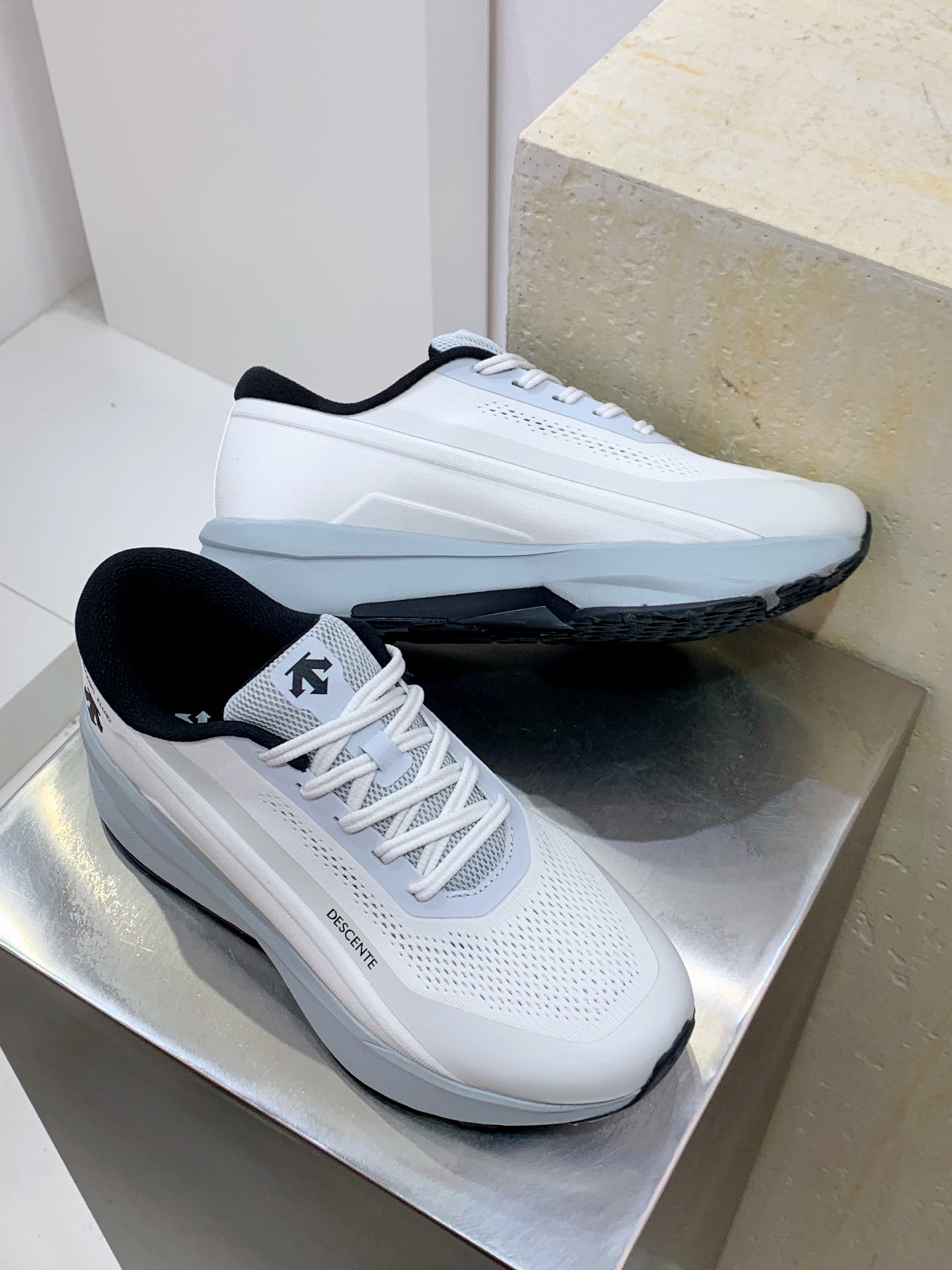 Descente Male Running Shoes Breathable M-l-s