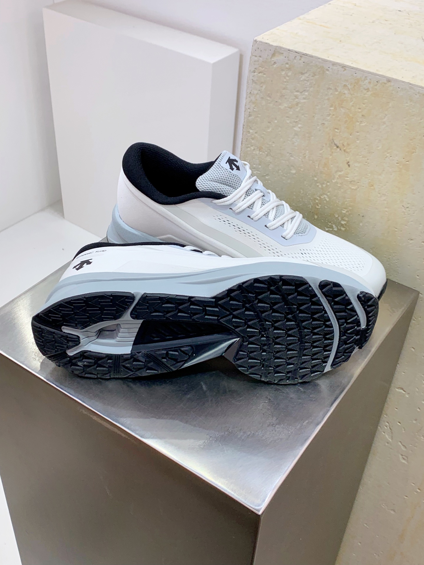 Descente Male Running Shoes Breathable M-l-s