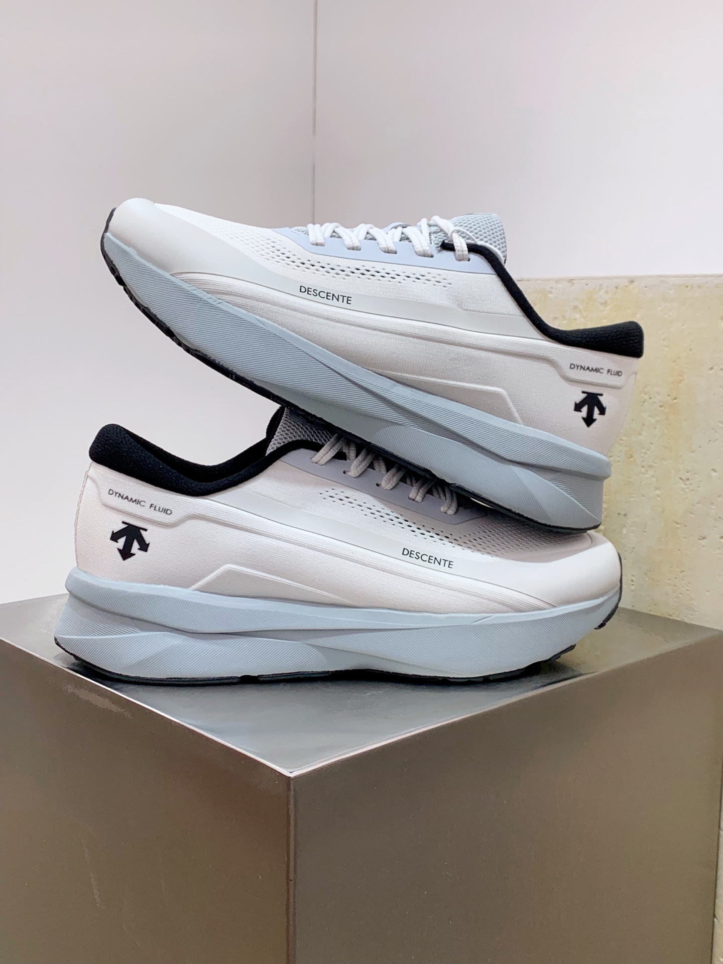 Descente Male Running Shoes Breathable M-l-s