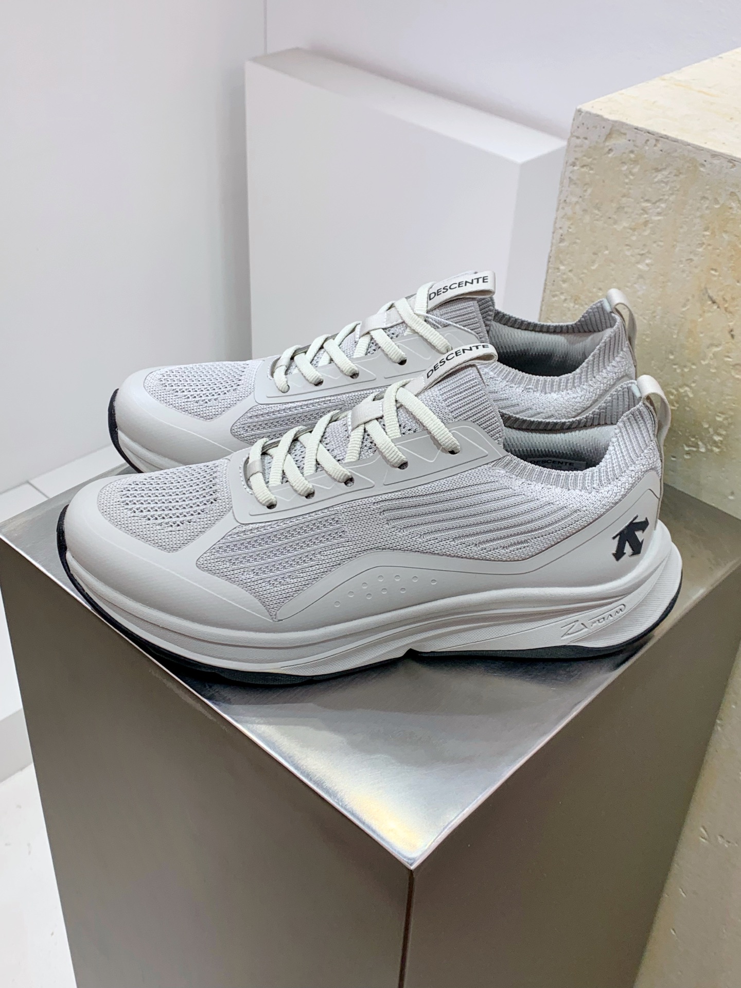 Descente Male Running Shoes Breathable M-l-s