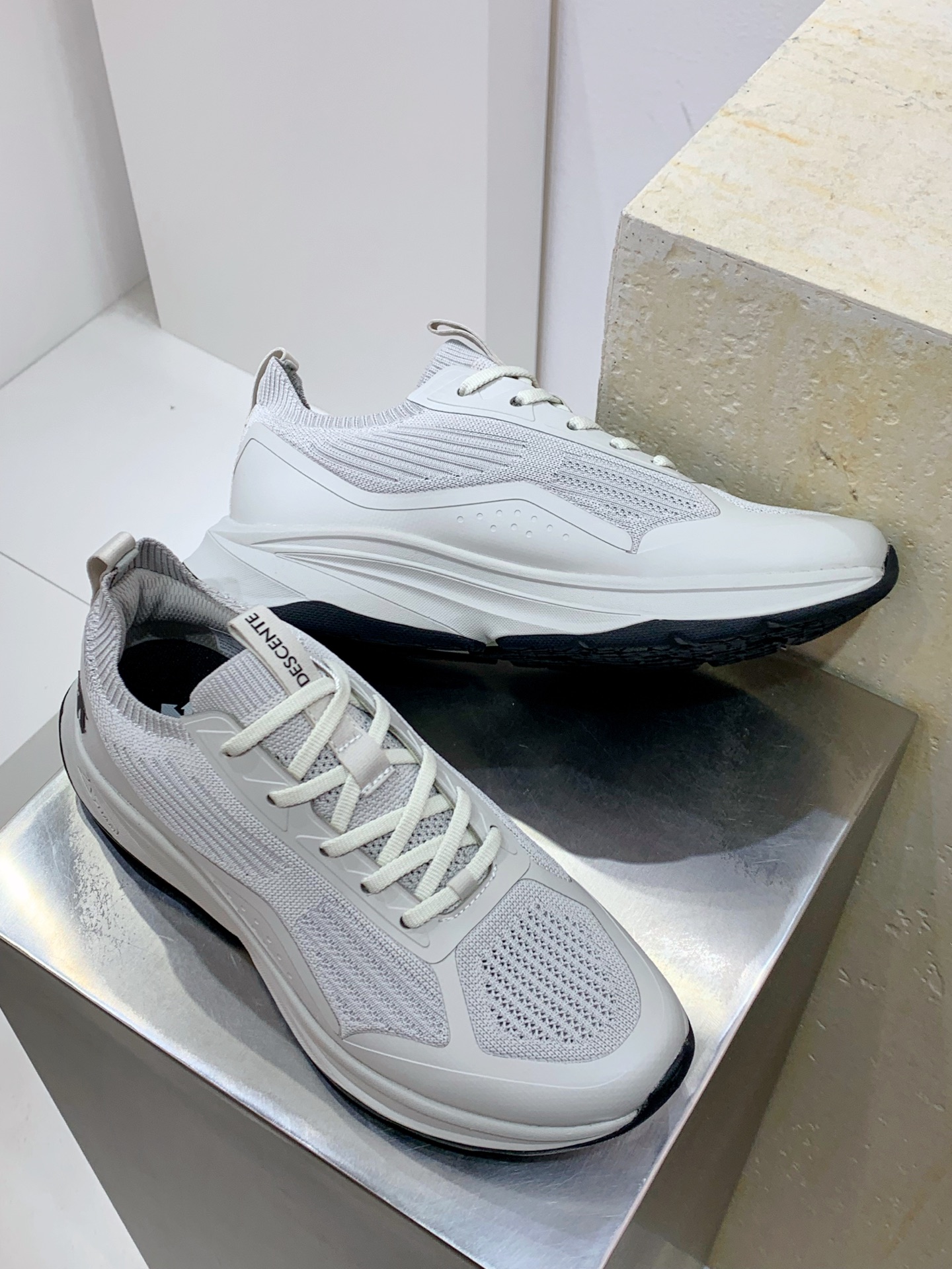 Descente Male Running Shoes Breathable M-l-s