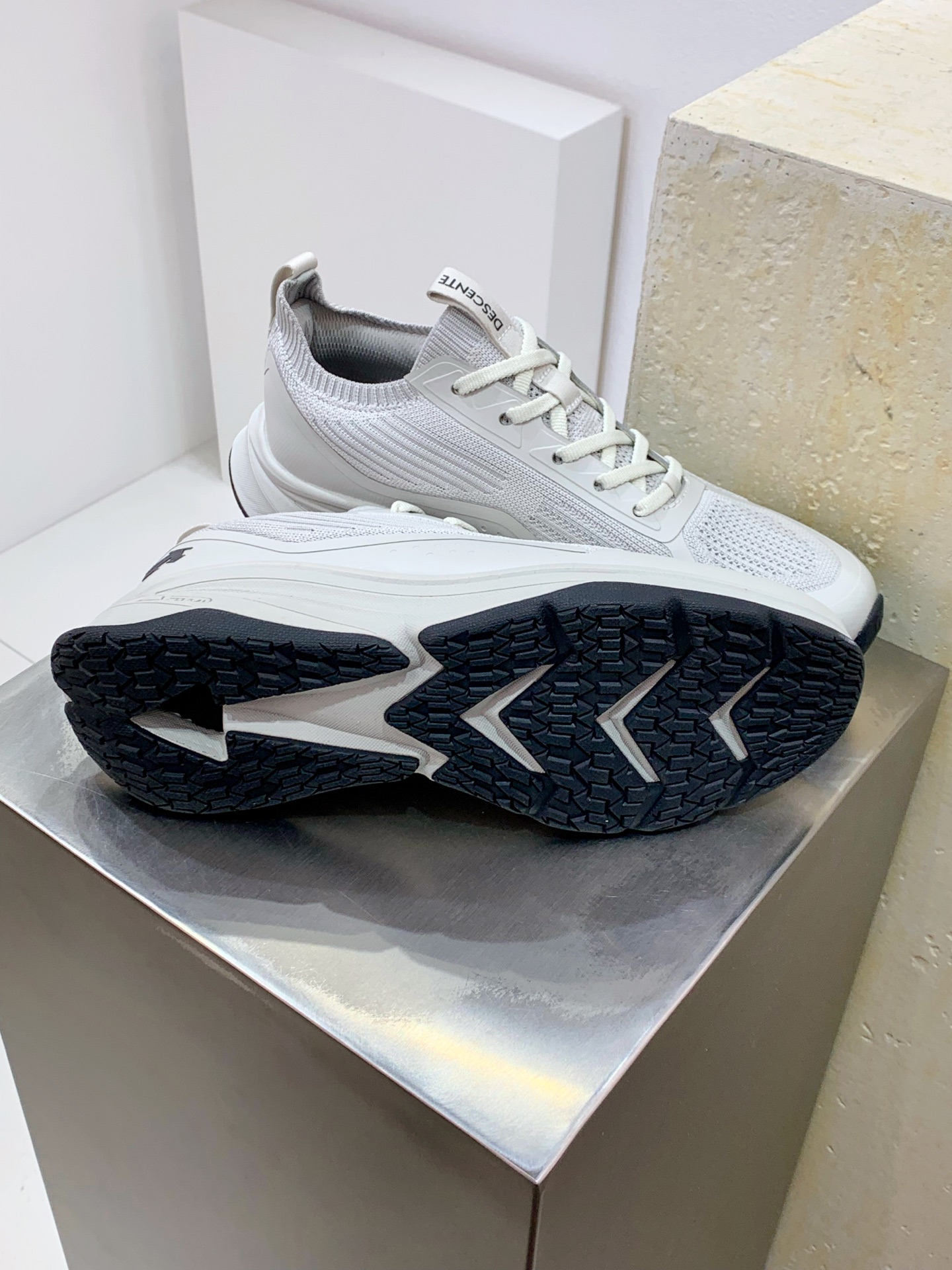 Descente Male Running Shoes Breathable M-l-s