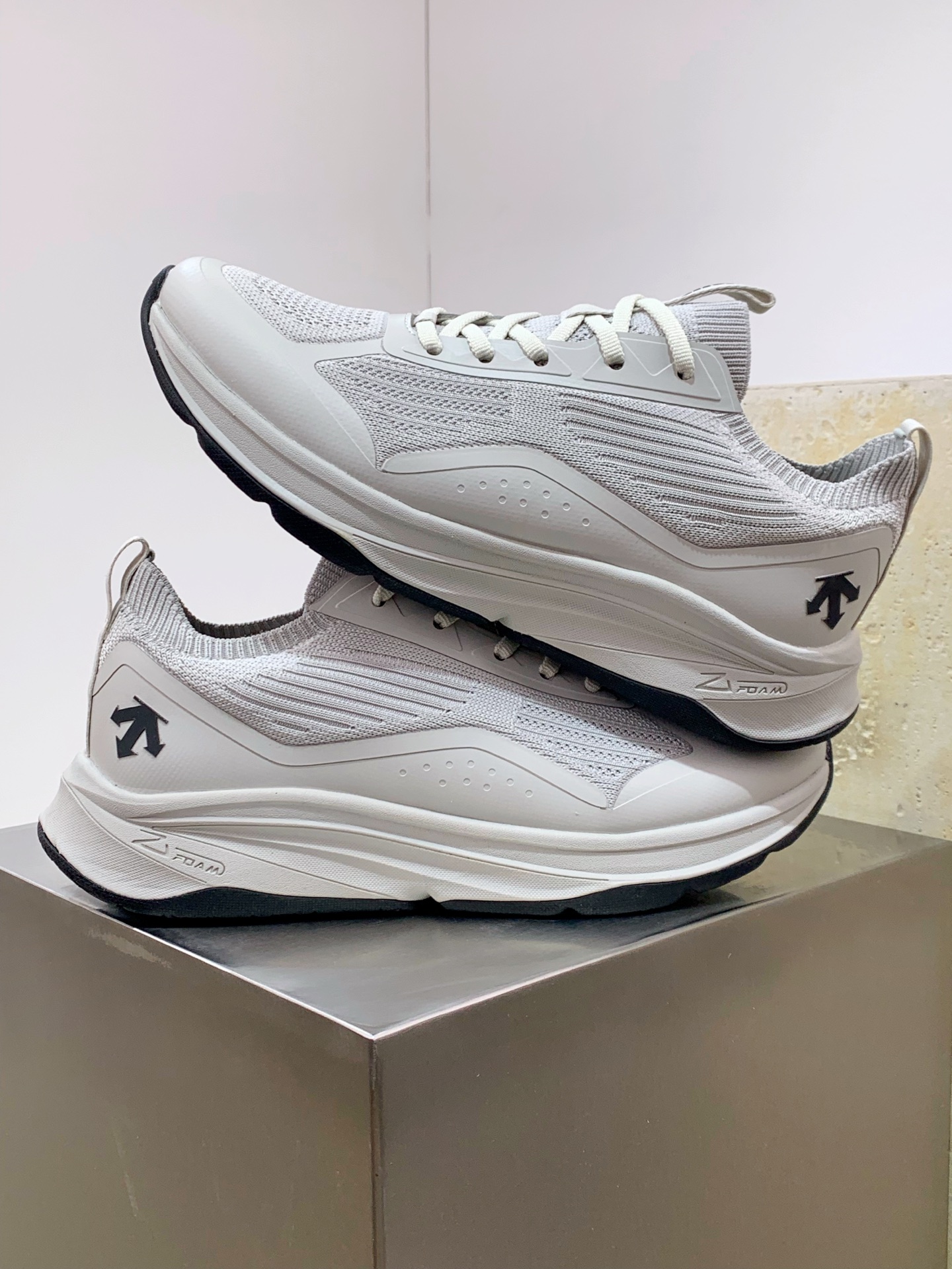 Descente Male Running Shoes Breathable M-l-s