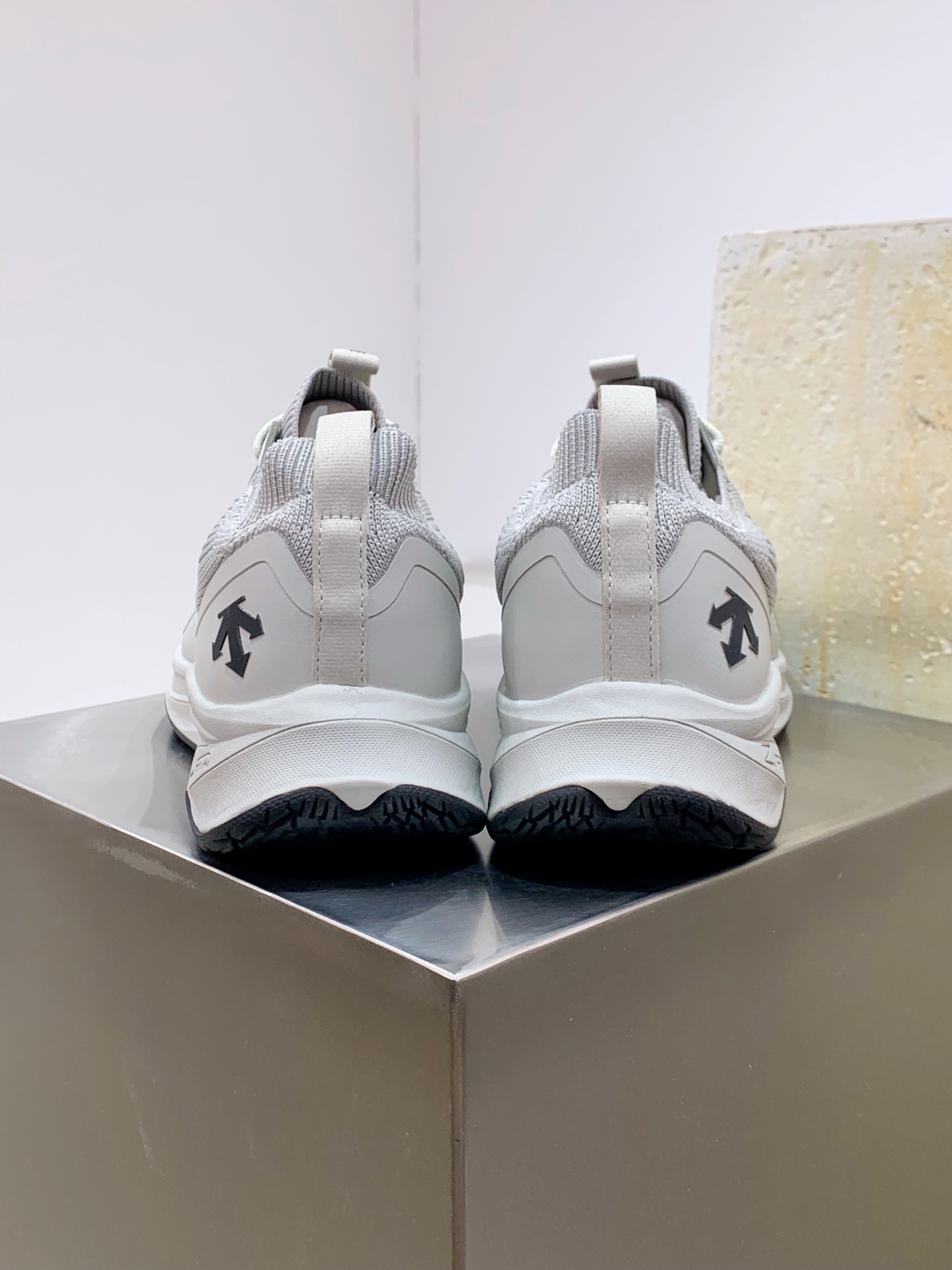 Descente Male Running Shoes Breathable M-l-s