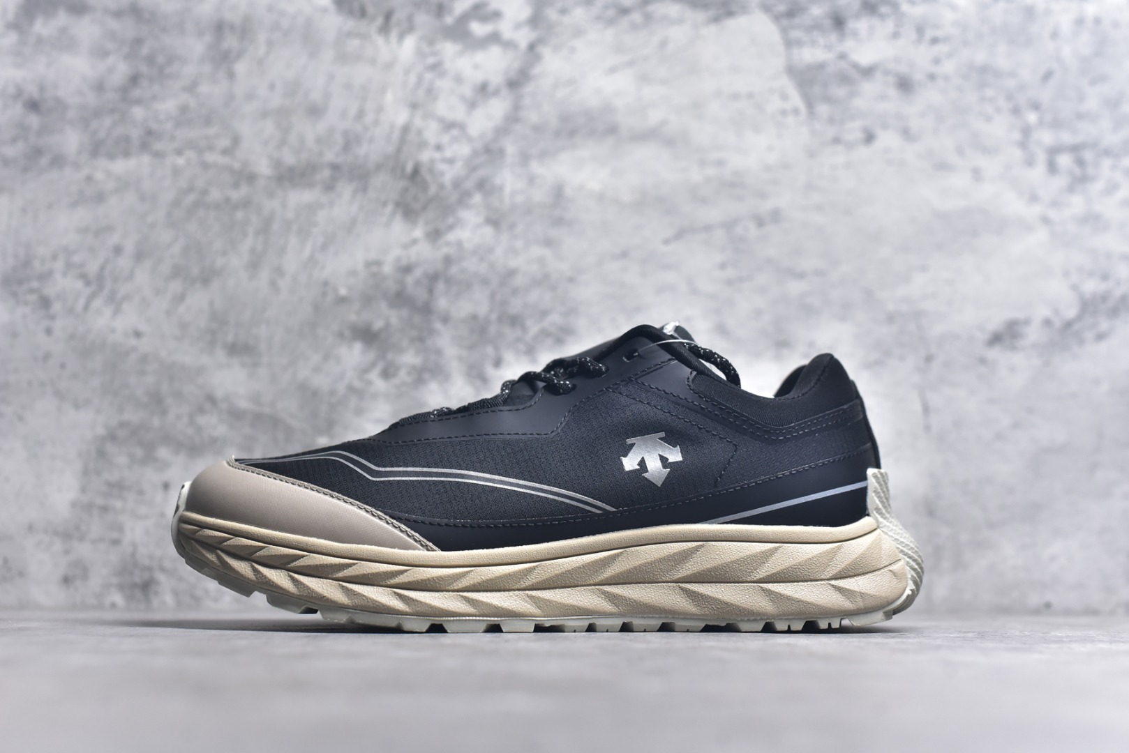 Descente Female Sneakers S