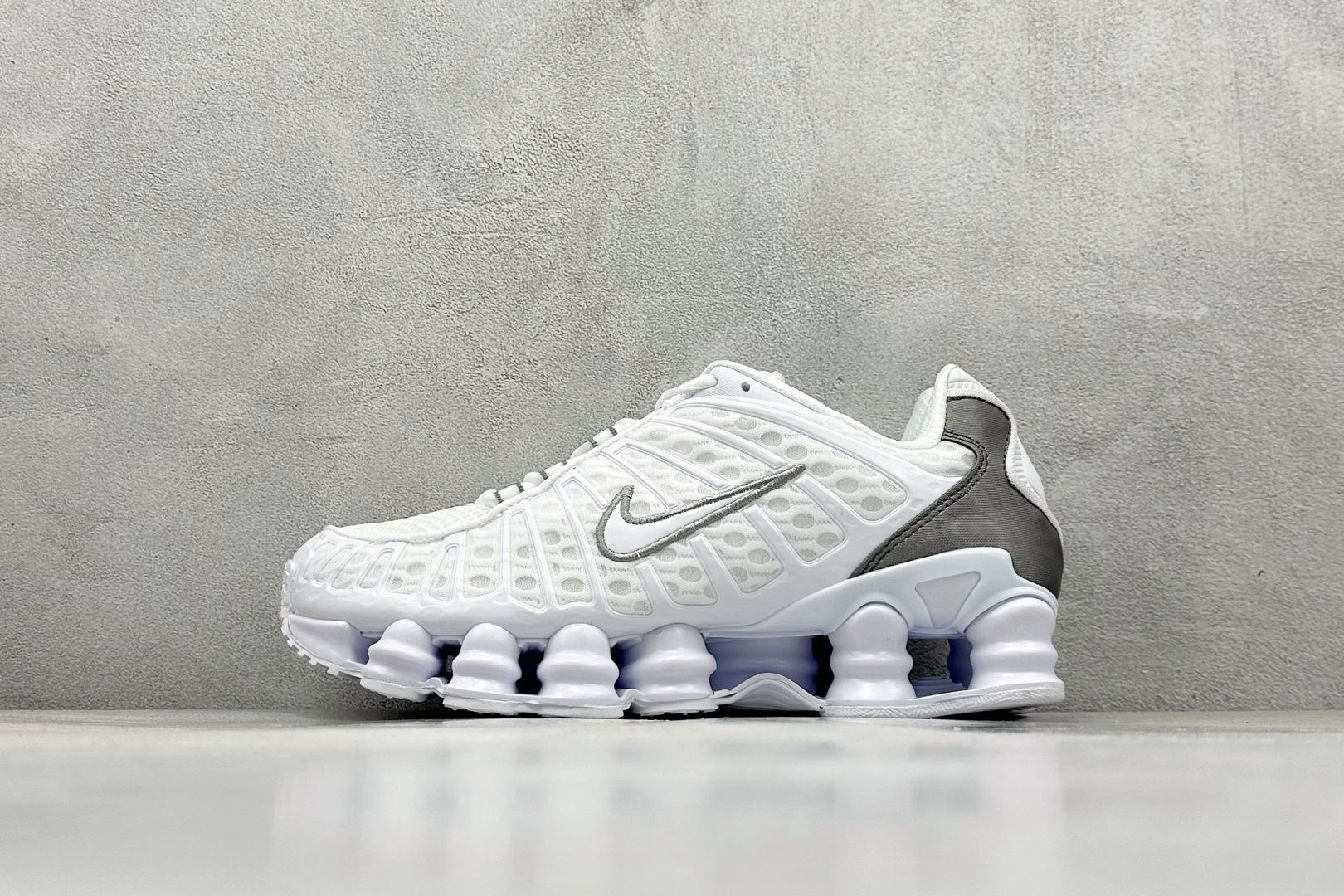 Nike Basic Shoes Gray L-s