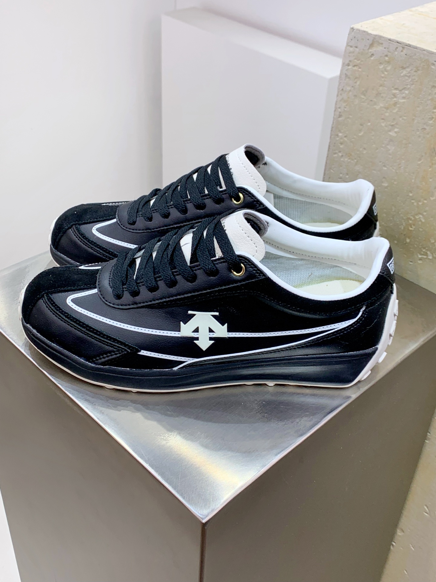 Descente Leather Shoes Cow Leather Breathable L-s