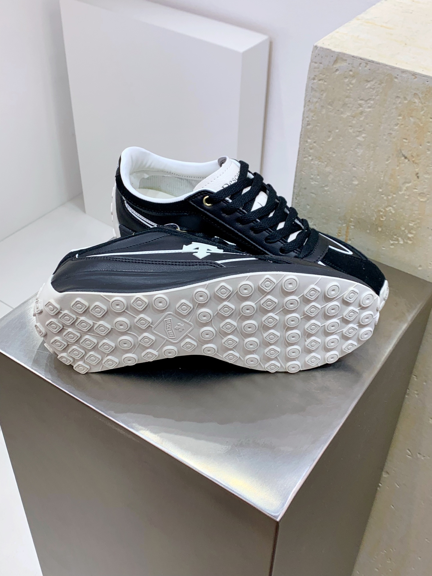 Descente Leather Shoes Cow Leather Breathable L-s