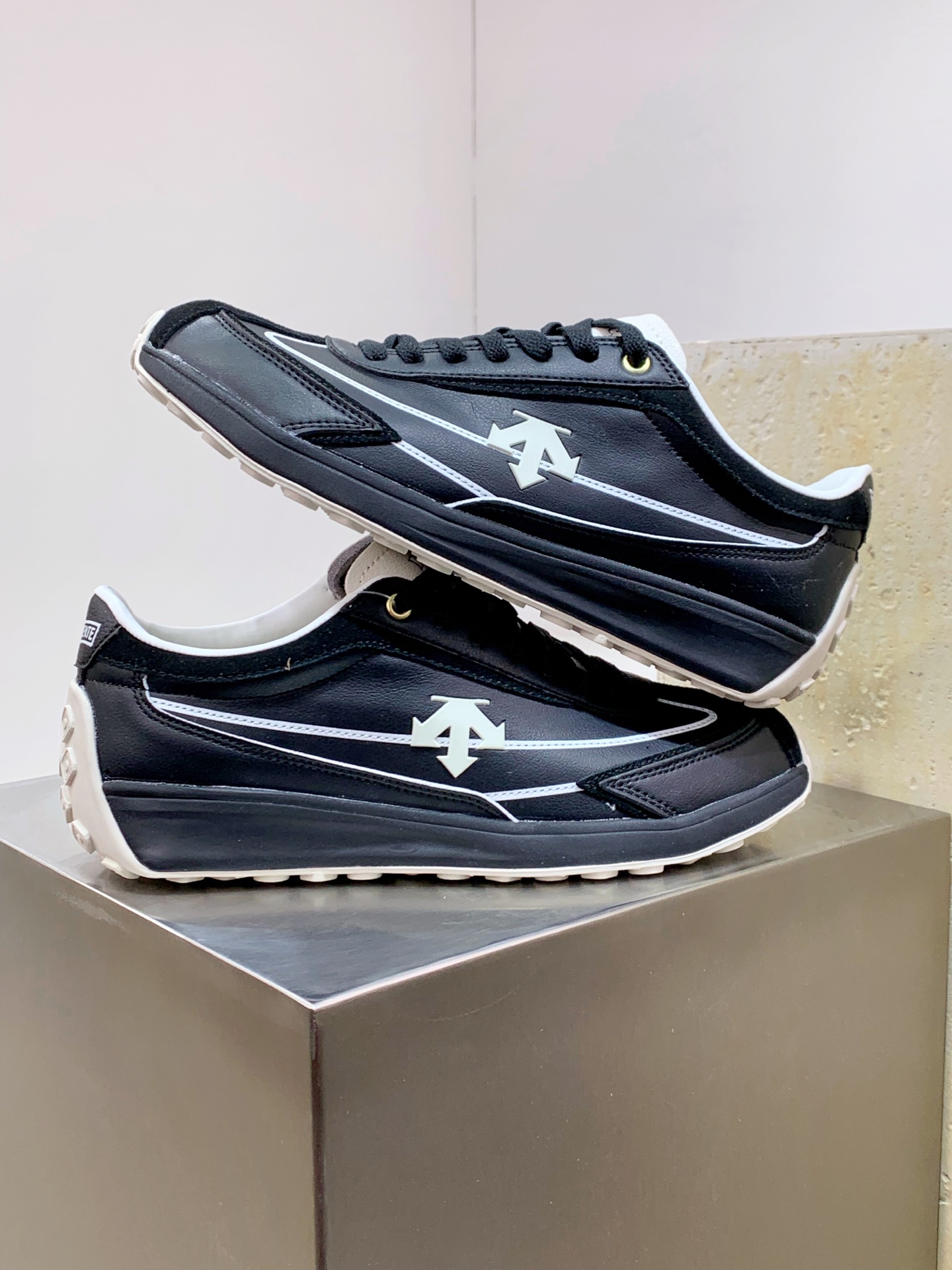 Descente Leather Shoes Cow Leather Breathable L-s